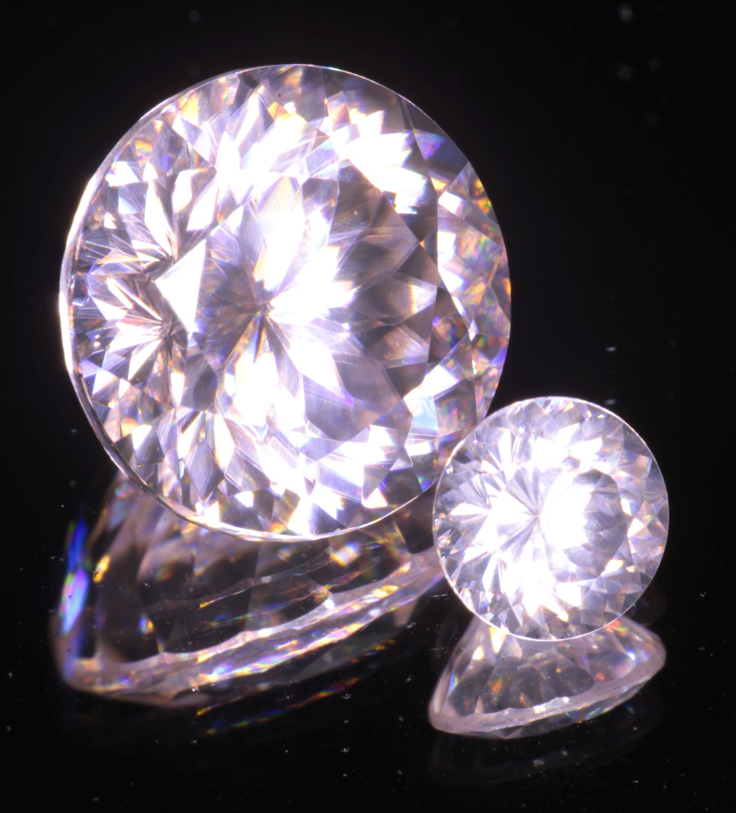 Color Change Er Lithium Niobate Laser Crystal with Green Fluorescence