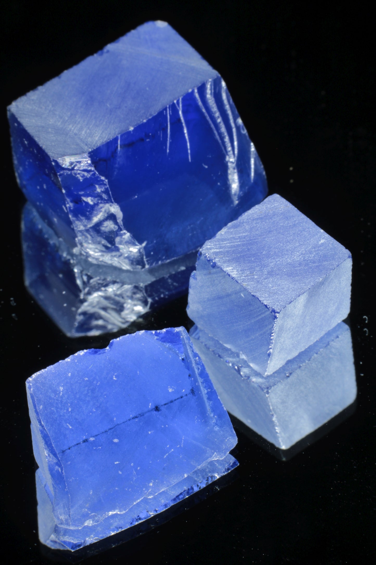 Blue Sapphire Rough, Czochralski Grown Sapphire Crystals