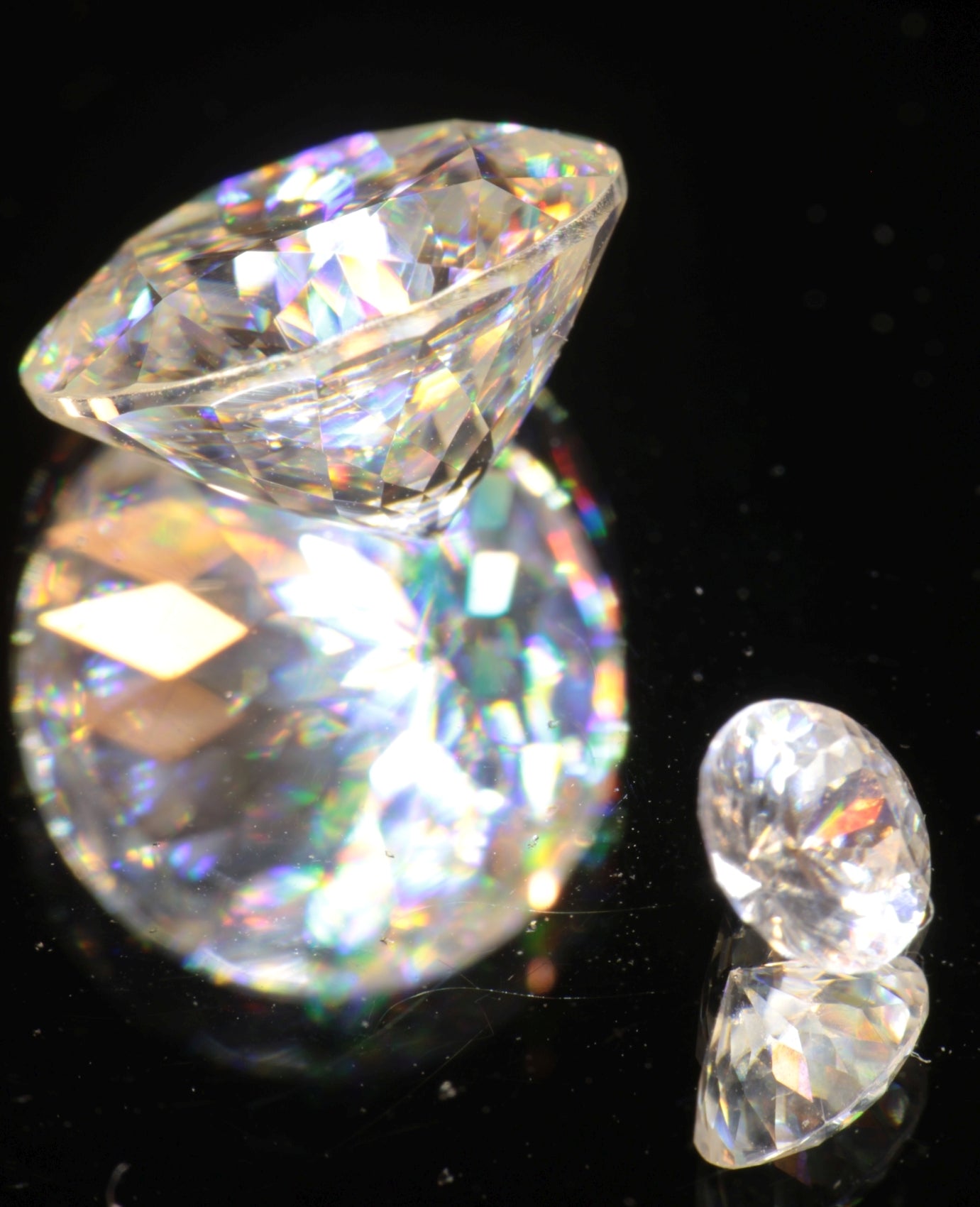 Lithium Niobate faceted Stones, Lab Created Gem of Science