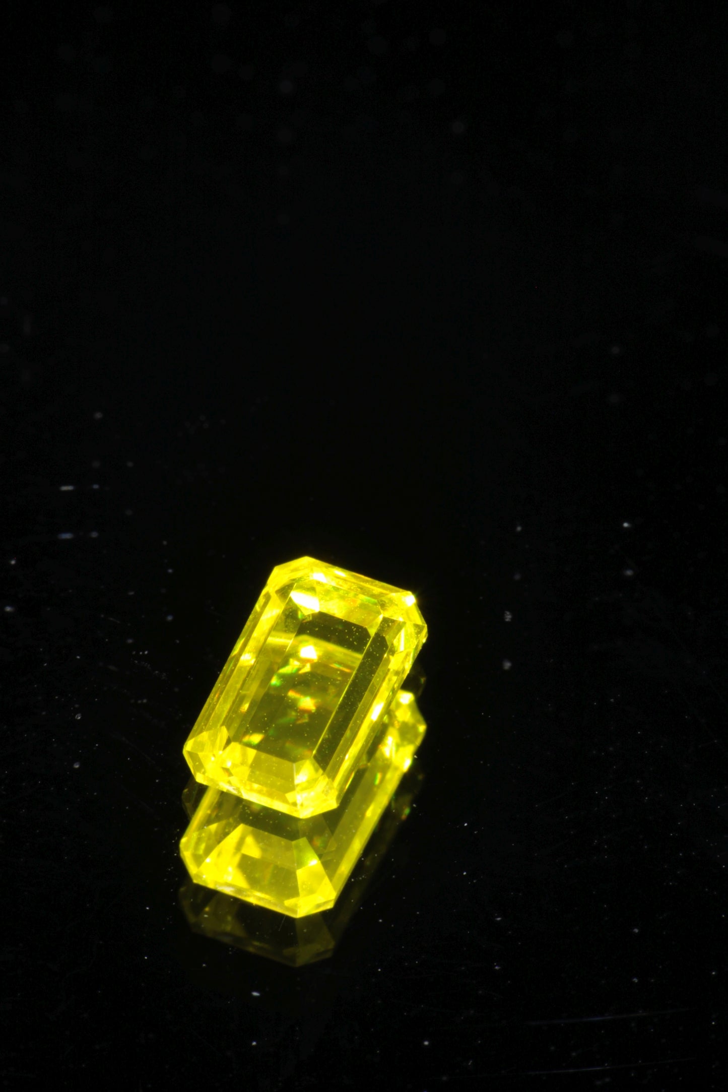Glow in the Dark GAGG Lumogarnet High Glow Loose Faceted Stones