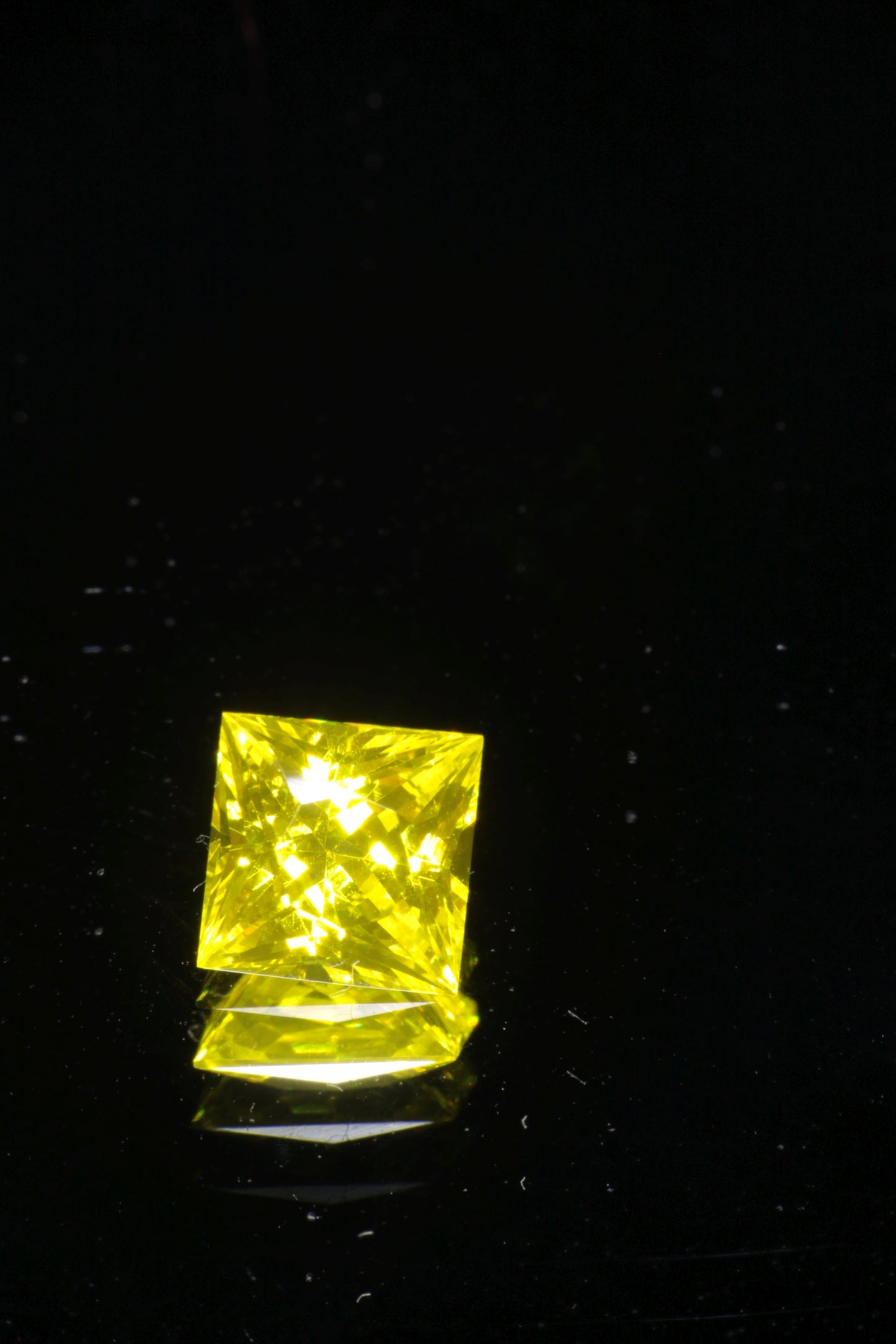 Glow in the Dark GAGG Lumogarnet High Glow Loose Faceted Stones