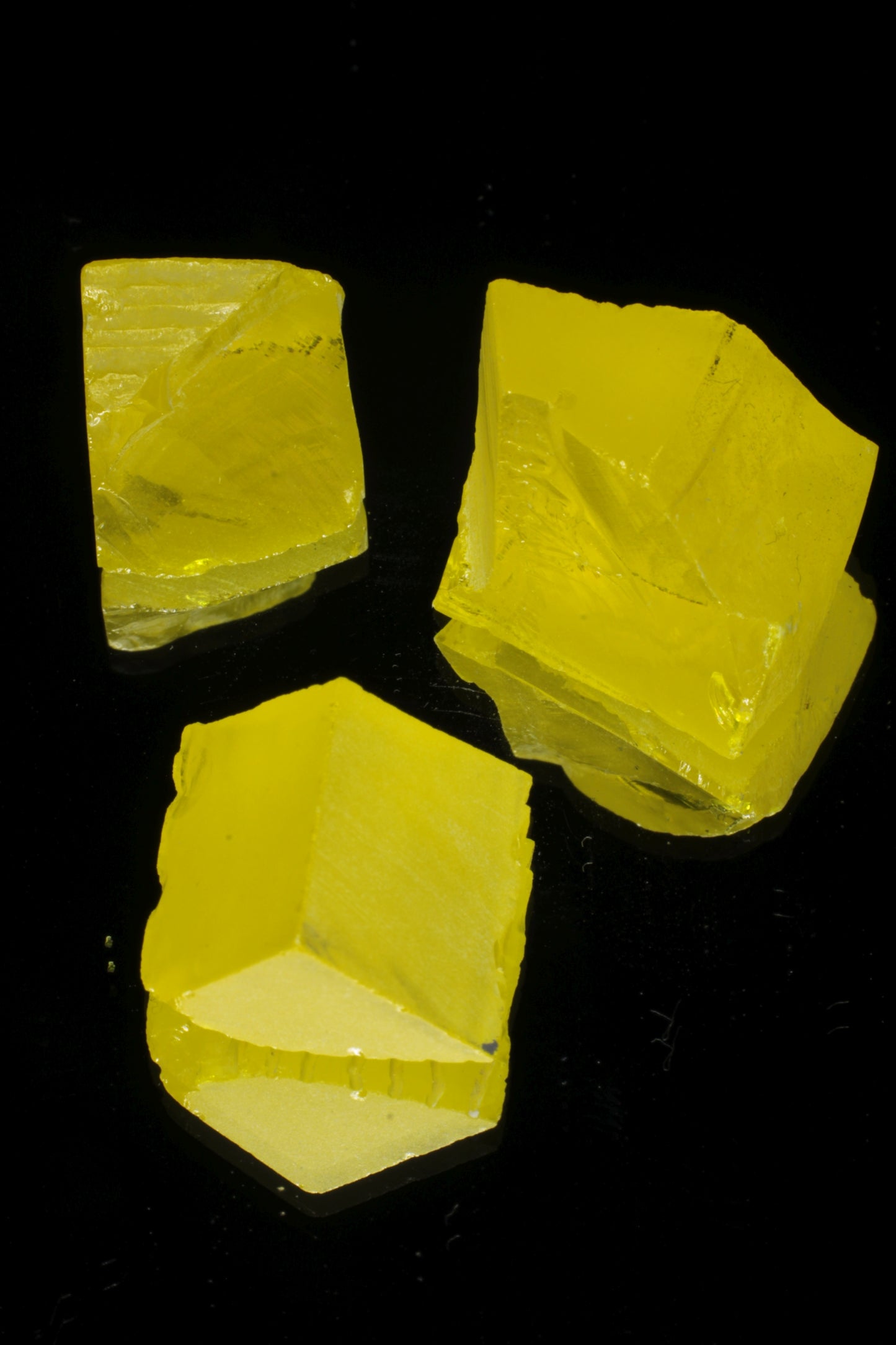 GAGG Lumogarnet Facet Rough Neon Yellow (Day Glow Fluorescence, Slight Phosphorescence)