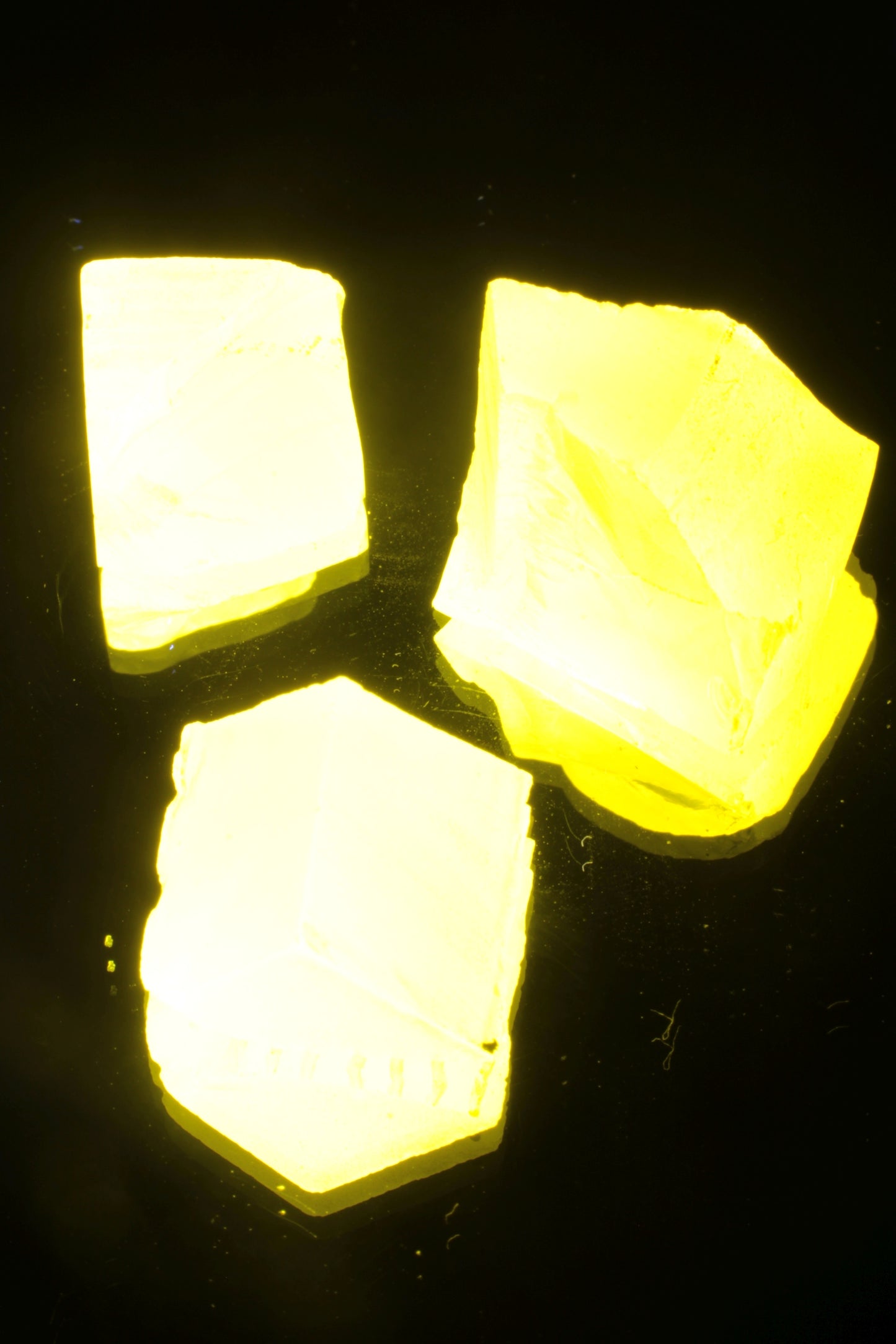 GAGG Lumogarnet Facet Rough Neon Yellow (Day Glow Fluorescence, Slight Phosphorescence)