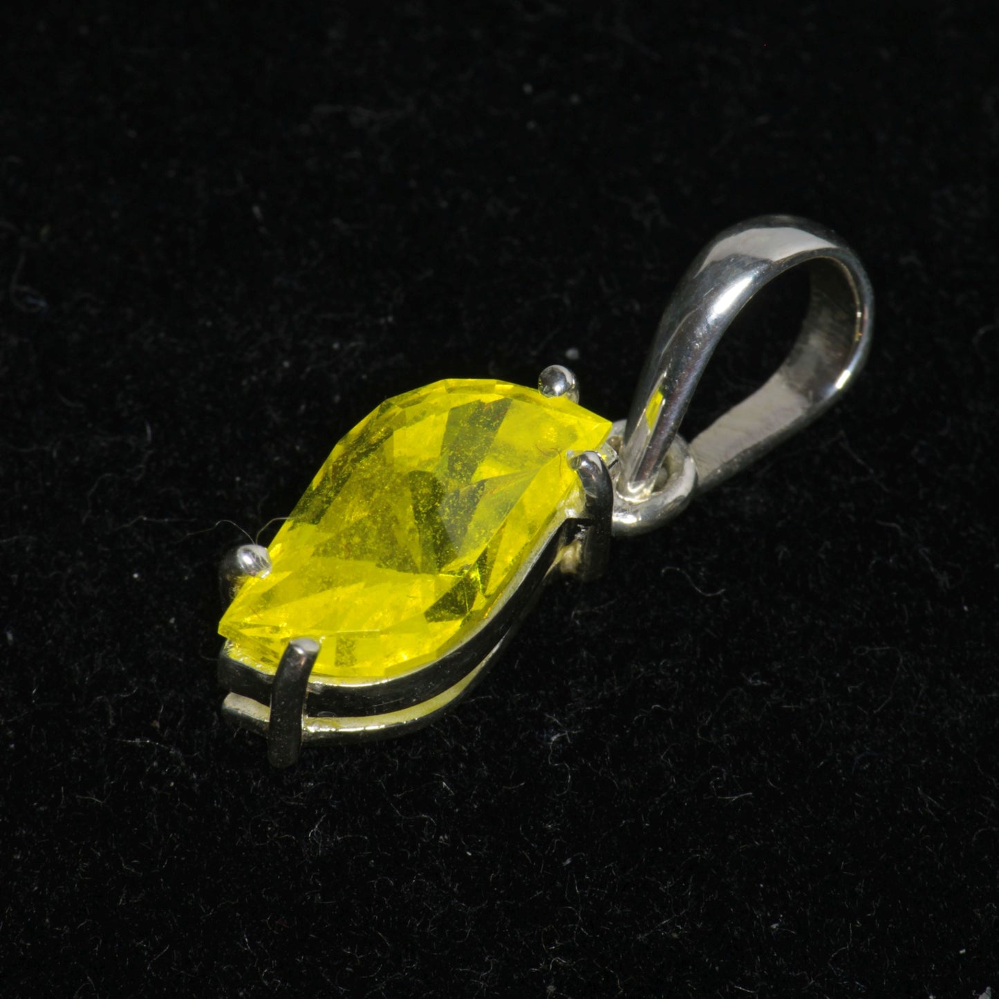 Glow in the Dark GAGG Jewelry (High Glow GAGG Lumogarnet)