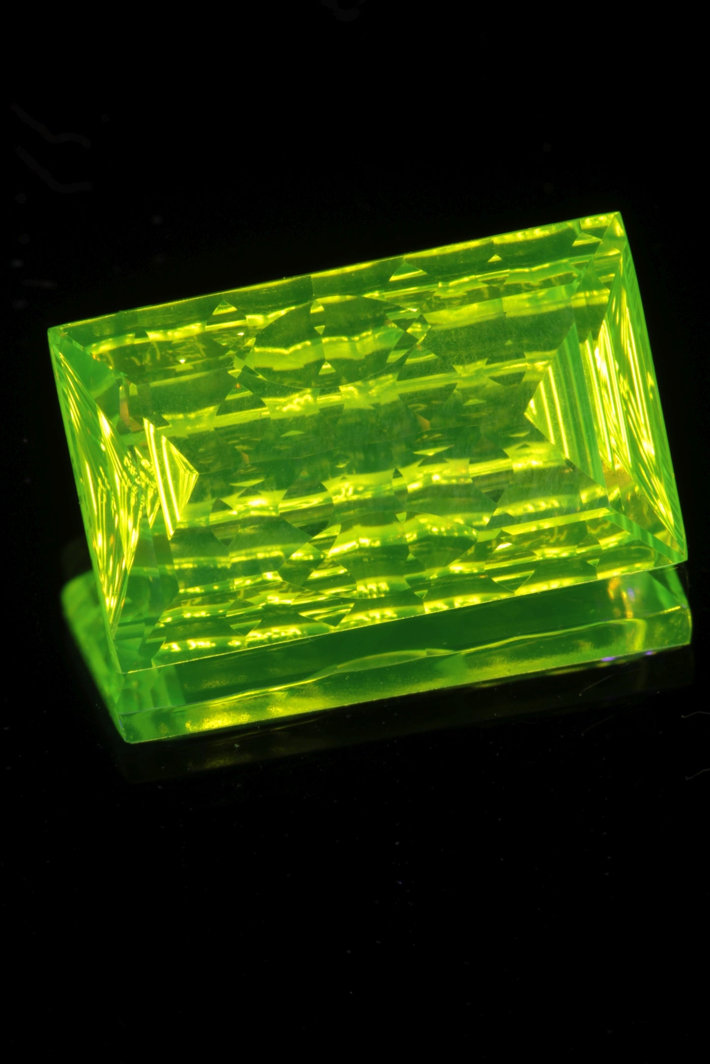 Fantasy Cut LuAG Gems, Green Lumogarnet