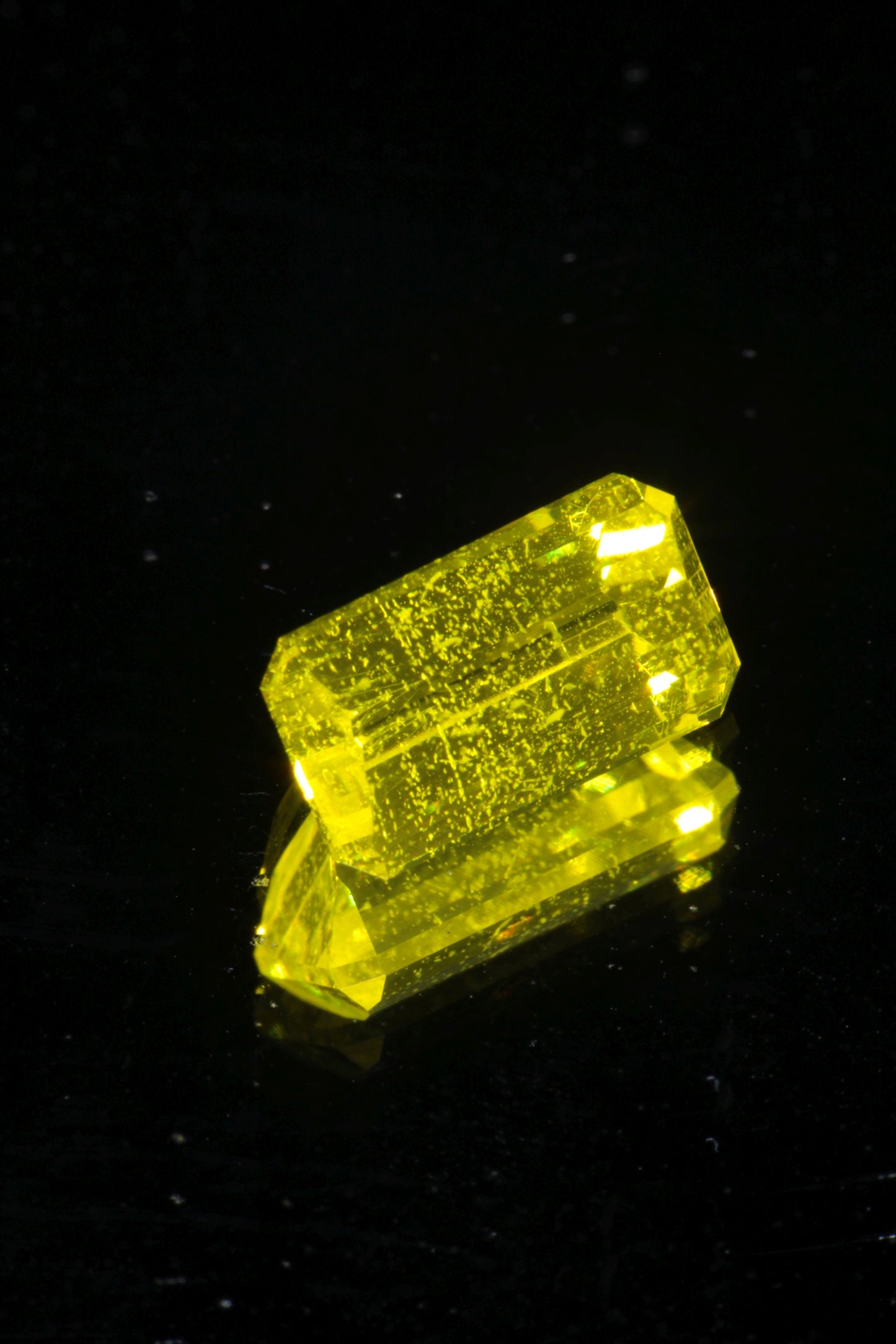 Glow in the Dark GAGG Lumogarnet High Glow Loose Faceted Stones