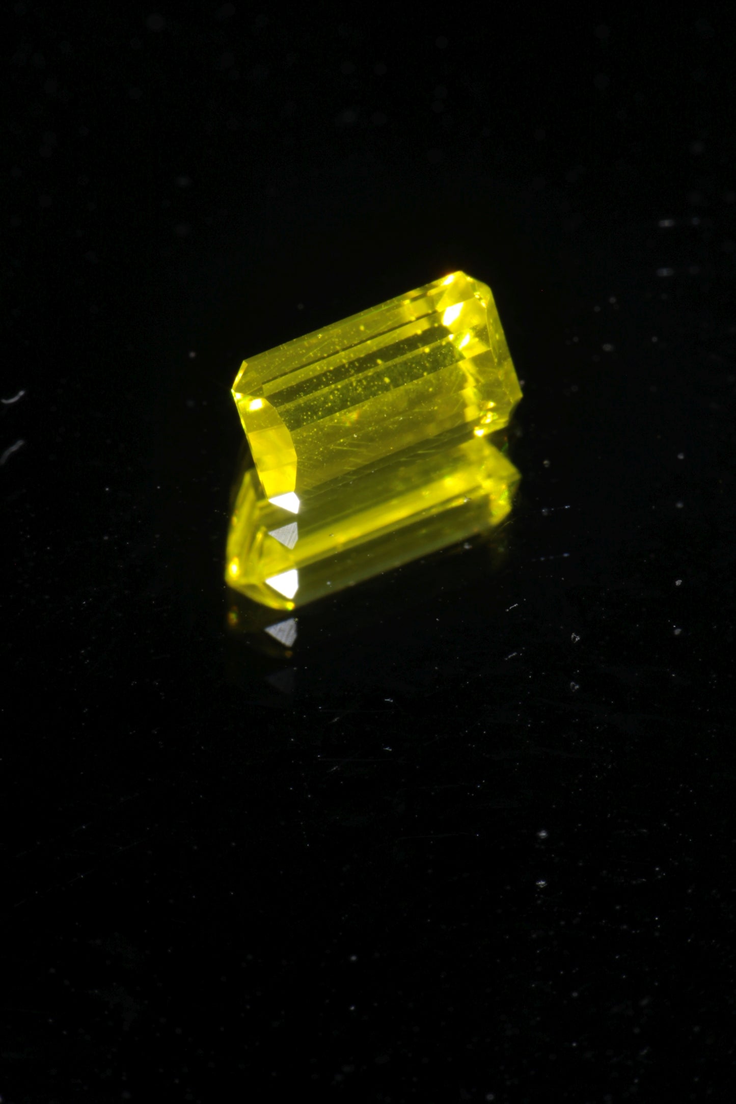 Glow in the Dark GAGG Lumogarnet High Glow Loose Faceted Stones