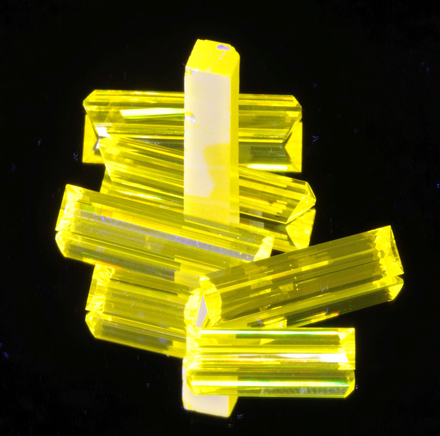 GAGG Pixels, Yellow Lumogarnet Scintillator (Day Glow Fluorescence, Slight Phosphorescence)