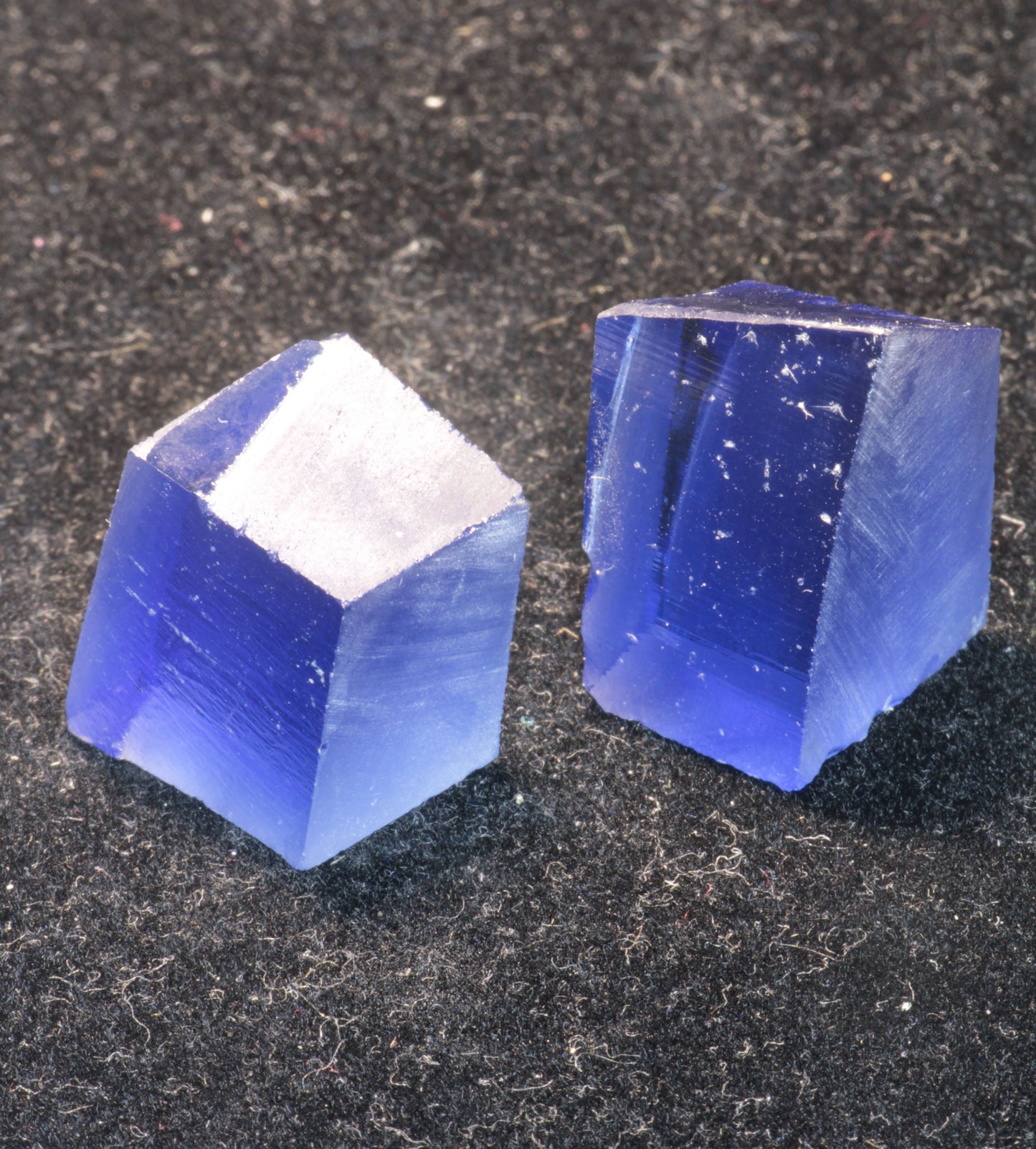 Blue Sapphire Rough, Czochralski Grown Sapphire Crystals