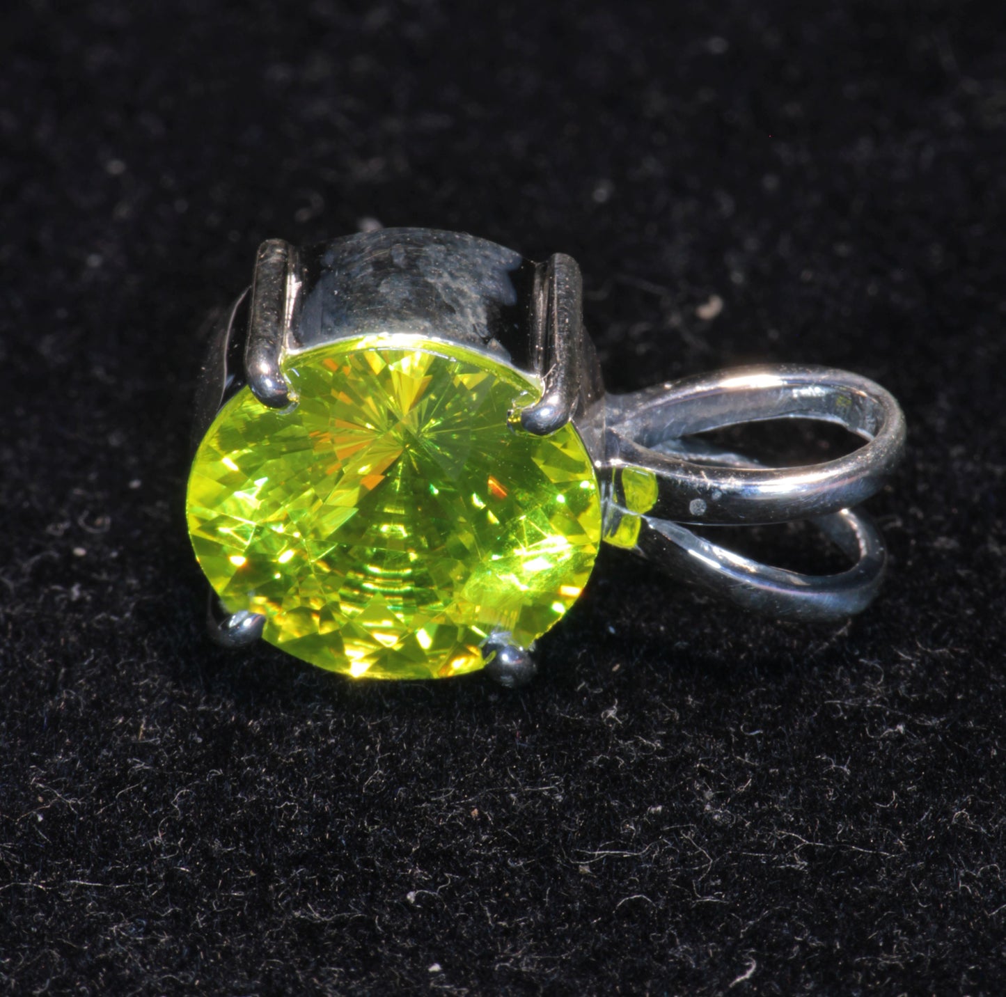 Glow in the Dark Phosphorescent GAGG Lab Garnet Pendants, High Glow Lumogarnet
