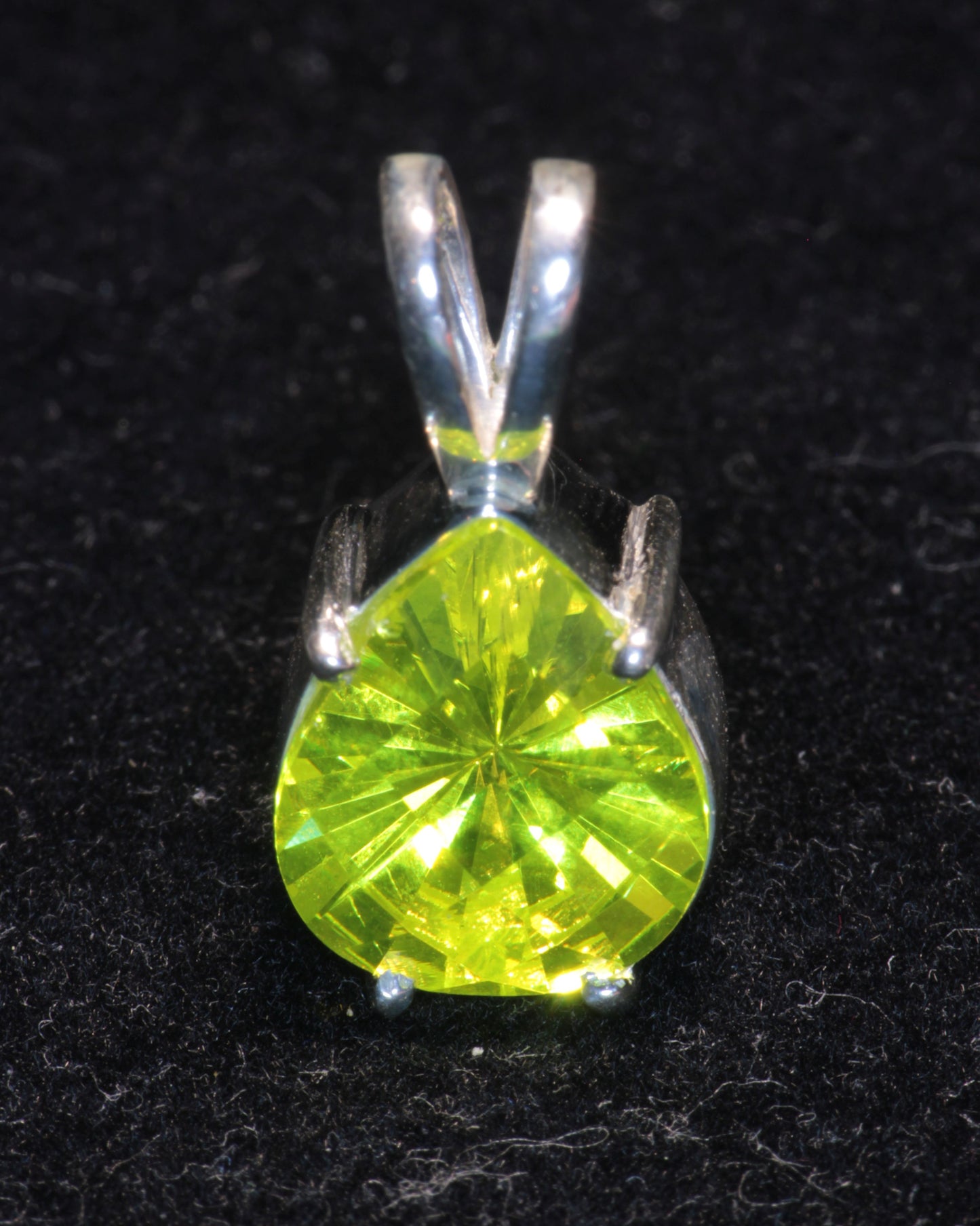 Glow in the Dark Phosphorescent GAGG Lab Garnet Pendants, High Glow Lumogarnet