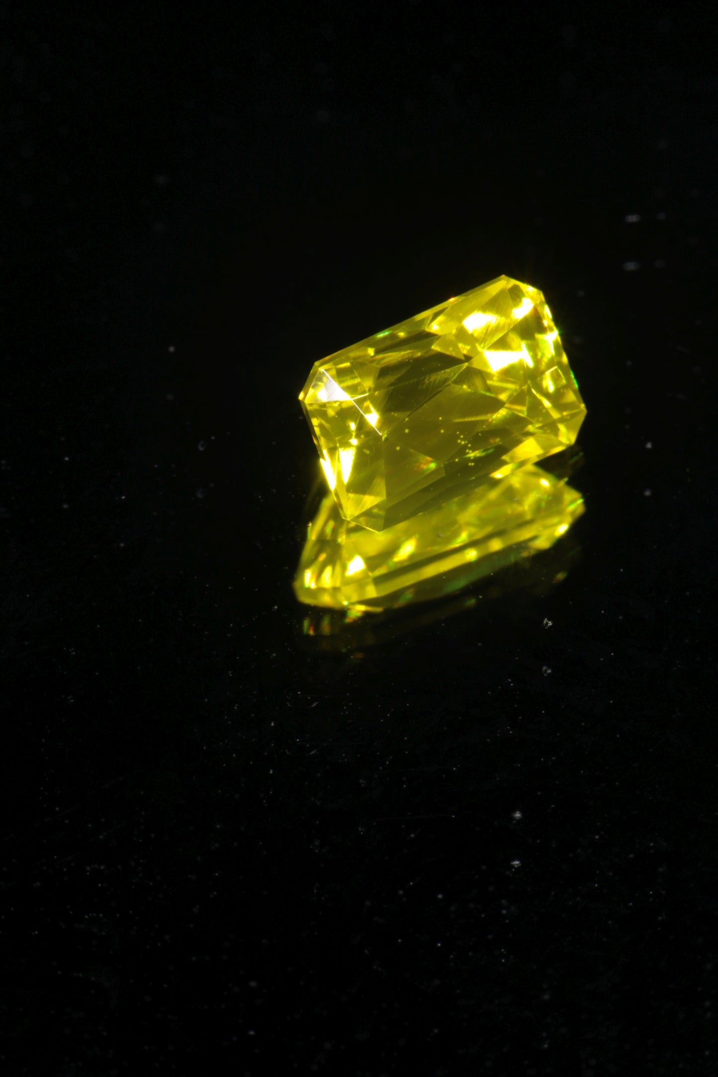 Glow in the Dark GAGG Lumogarnet High Glow Loose Faceted Stones