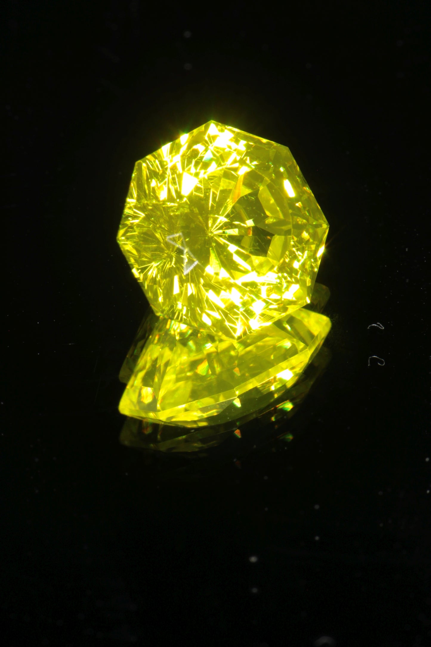 Glow in the Dark GAGG Lumogarnet High Glow Loose Faceted Stones