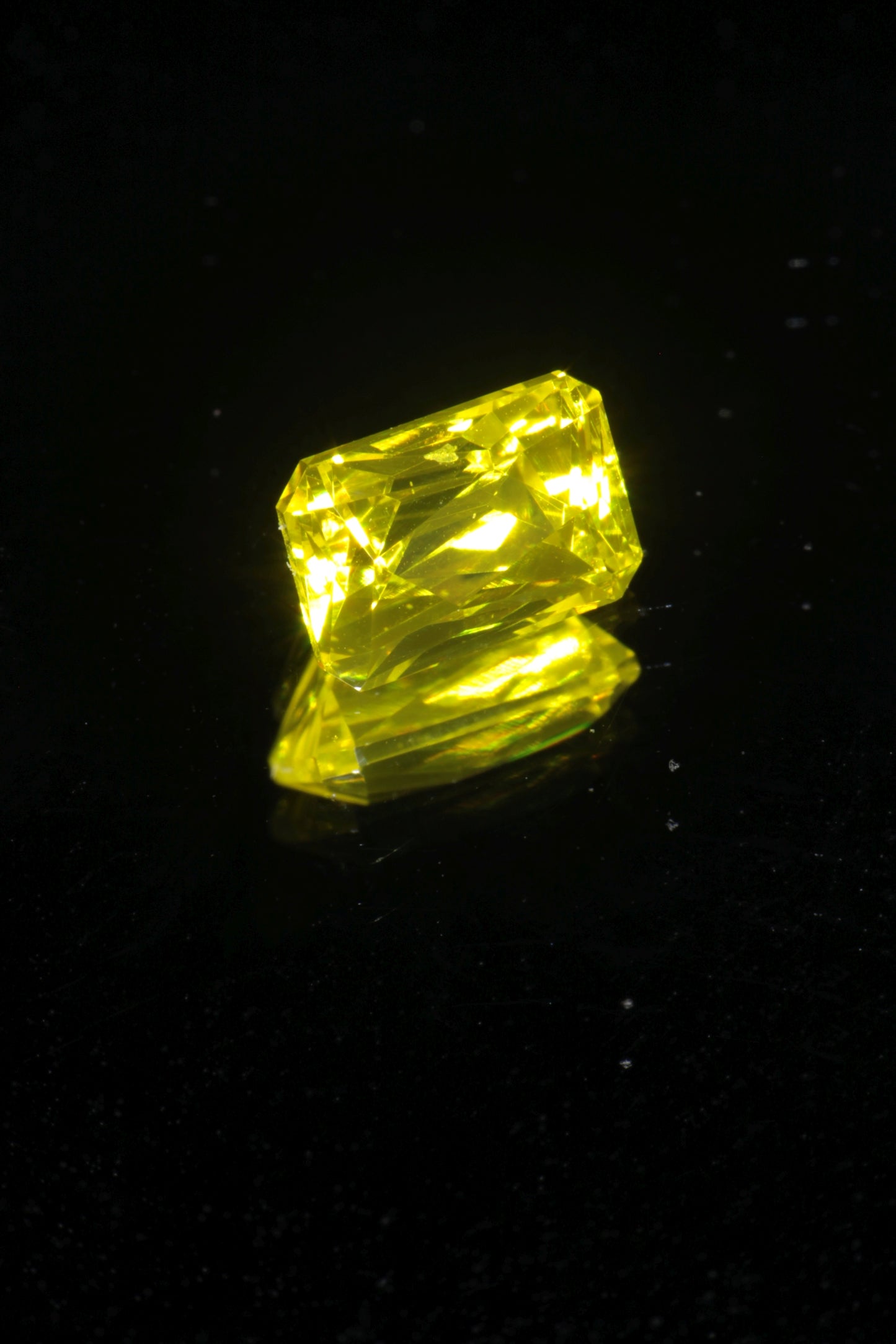 Glow in the Dark GAGG Lumogarnet High Glow Loose Faceted Stones