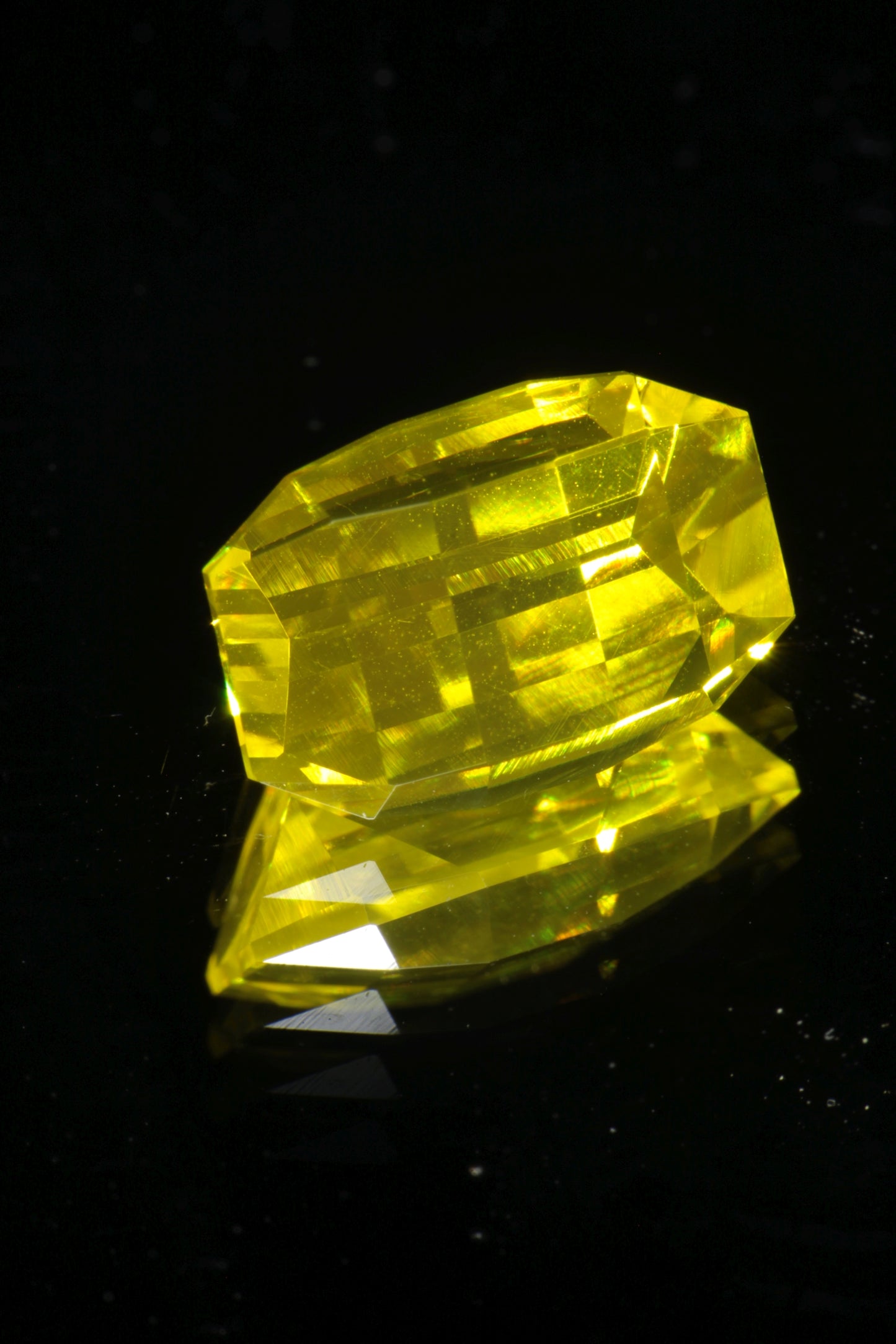 Glow in the Dark GAGG Lumogarnet High Glow Loose Faceted Stones