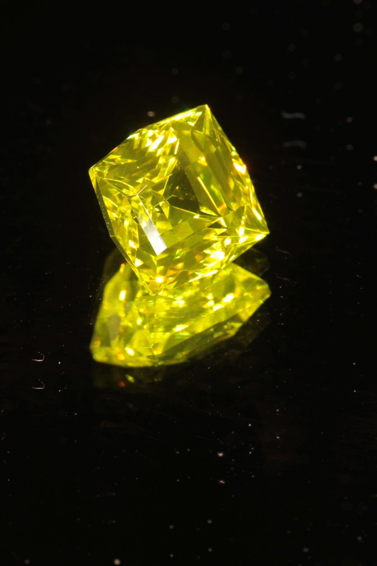 Glow in the Dark GAGG Lumogarnet High Glow Loose Faceted Stones