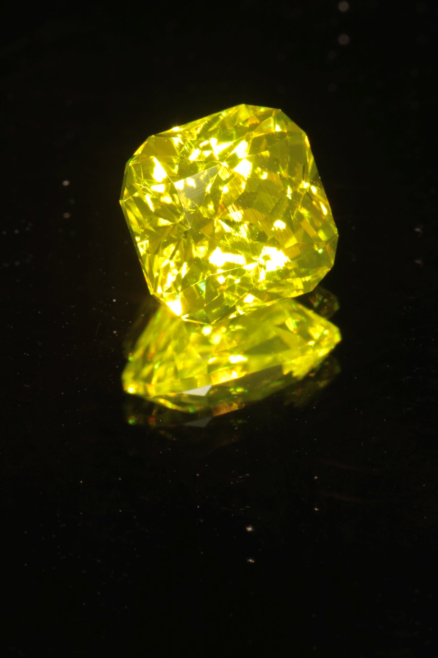Glow in the Dark GAGG Lumogarnet High Glow Loose Faceted Stones