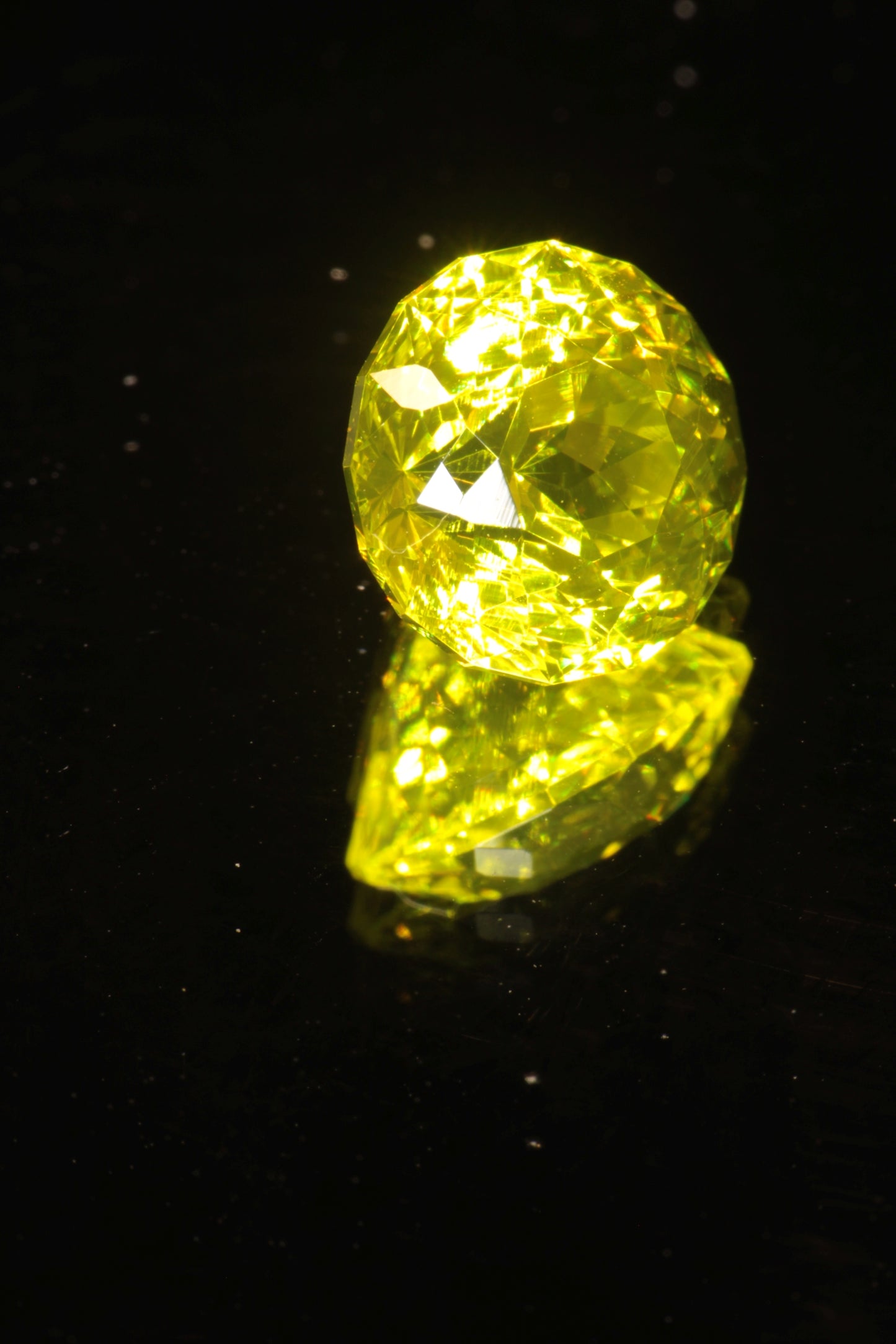 Glow in the Dark GAGG Lumogarnet High Glow Loose Faceted Stones