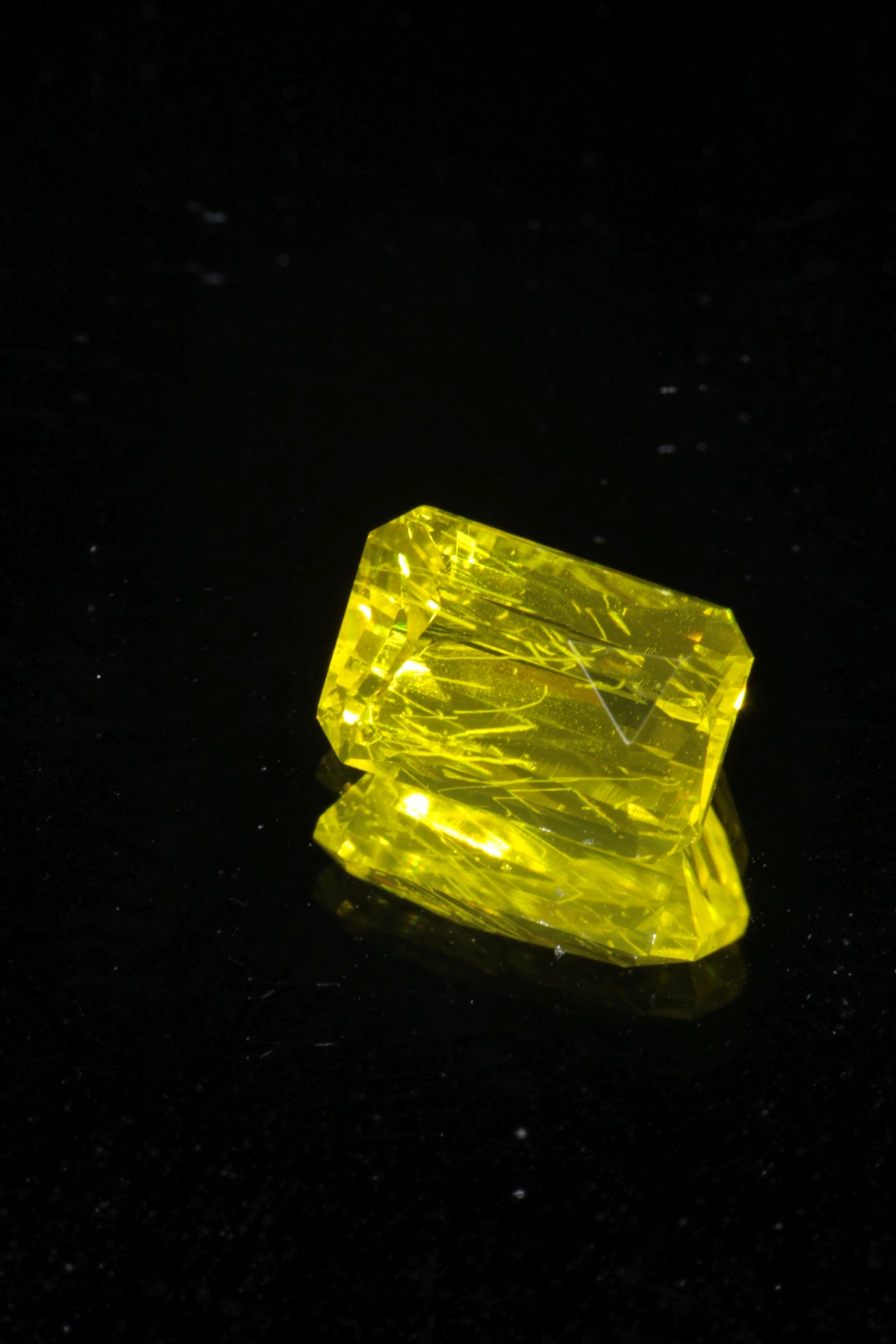 Glow in the Dark GAGG Lumogarnet High Glow Loose Faceted Stones