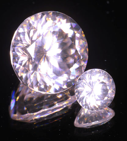 Color Change Er Lithium Niobate Laser Crystal with Green Fluorescence