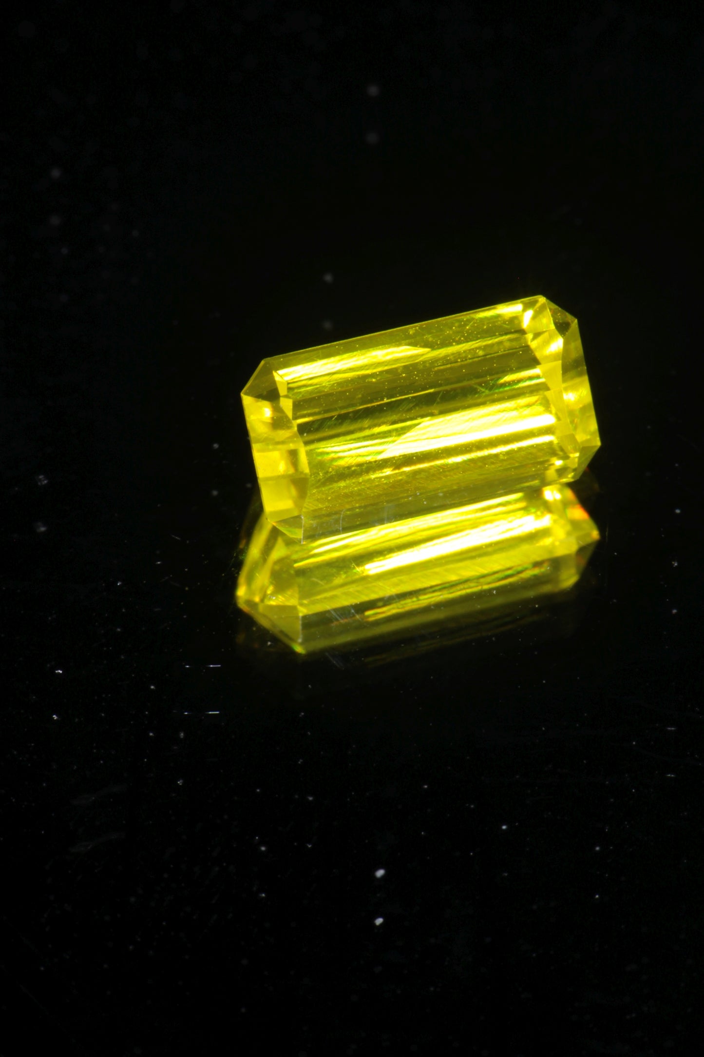 Glow in the Dark GAGG Lumogarnet High Glow Loose Faceted Stones