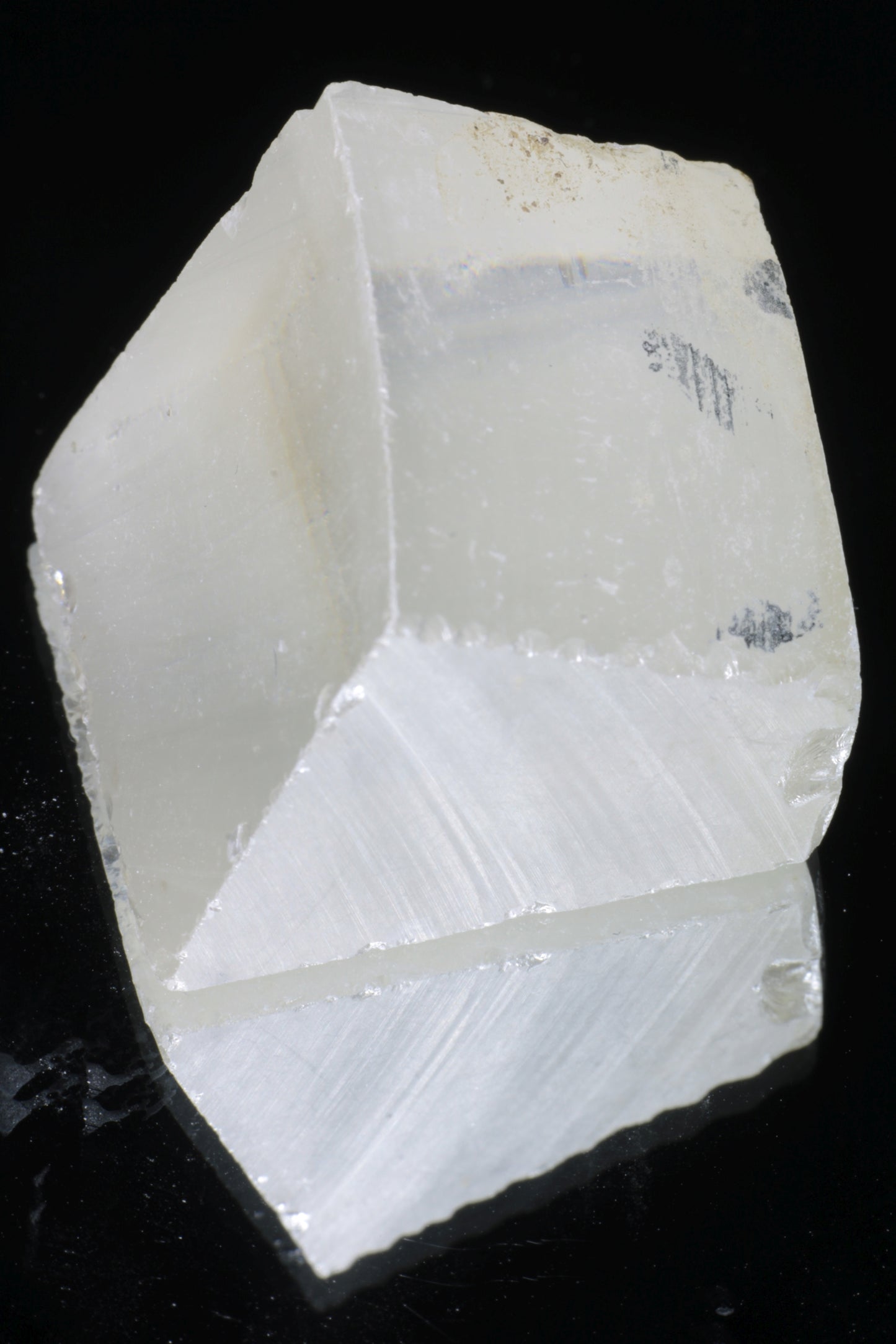 Lithium Niobate Facet Rough, High Brilliance and Dispersion