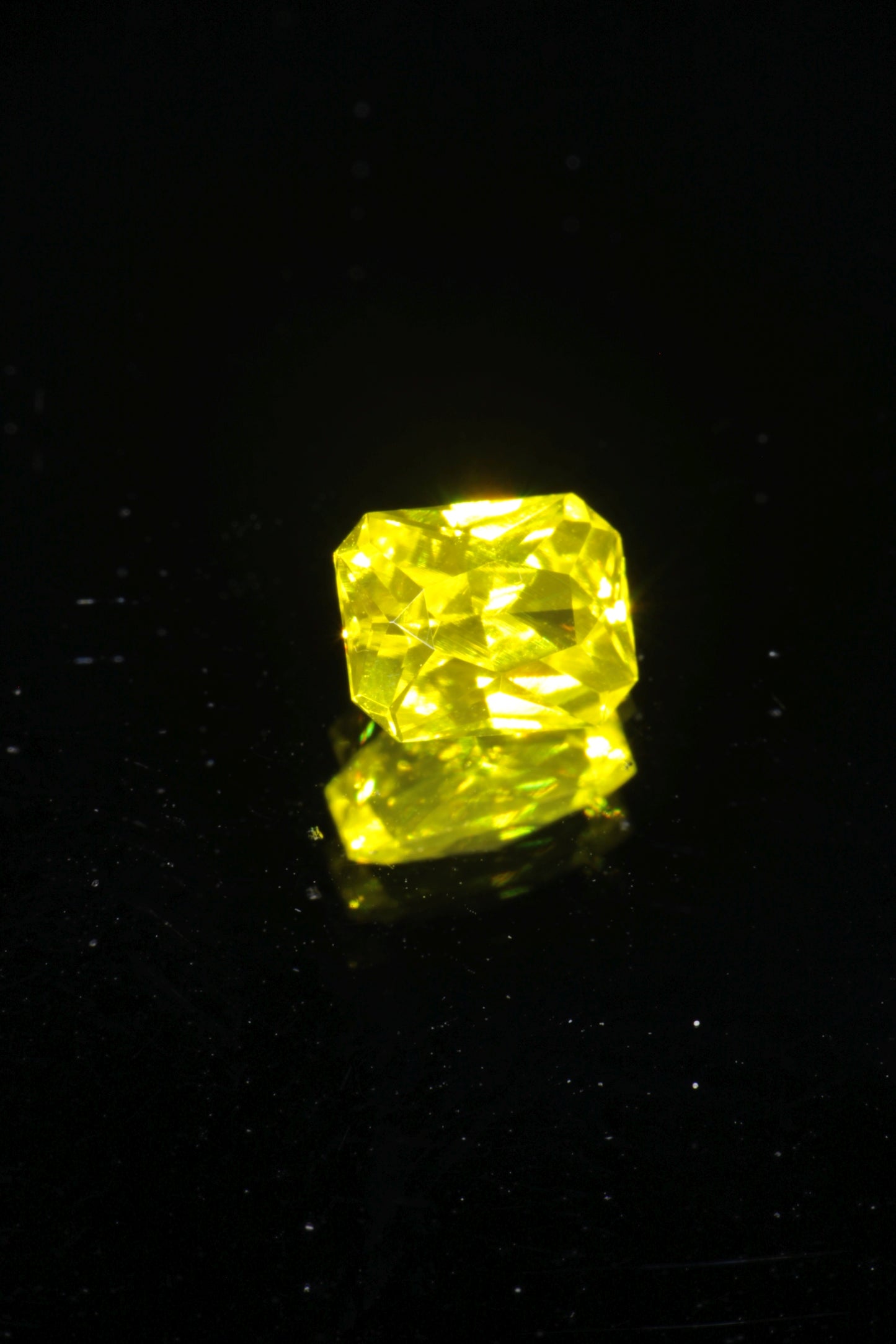 Glow in the Dark GAGG Lumogarnet High Glow Loose Faceted Stones