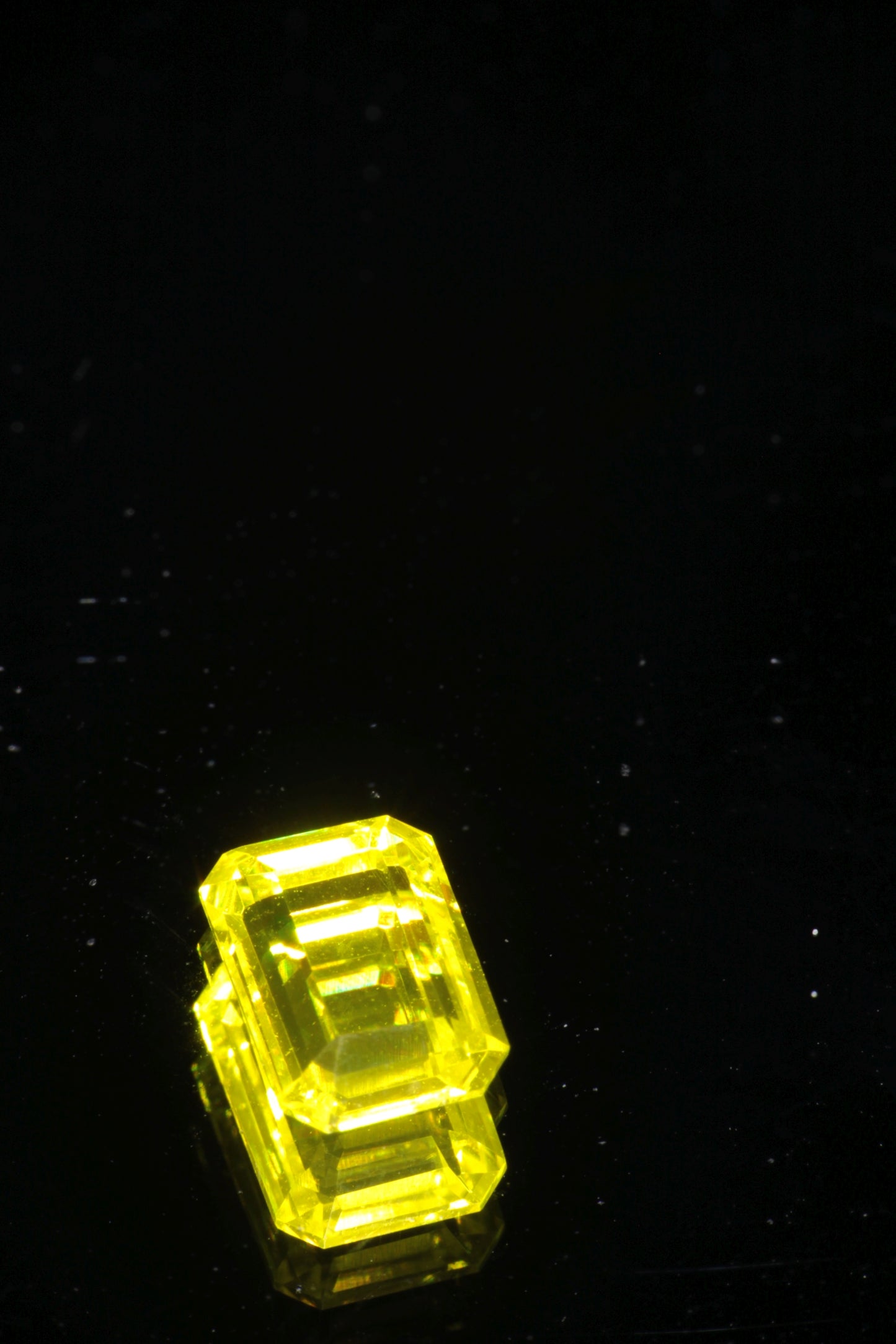 Glow in the Dark GAGG Lumogarnet High Glow Loose Faceted Stones