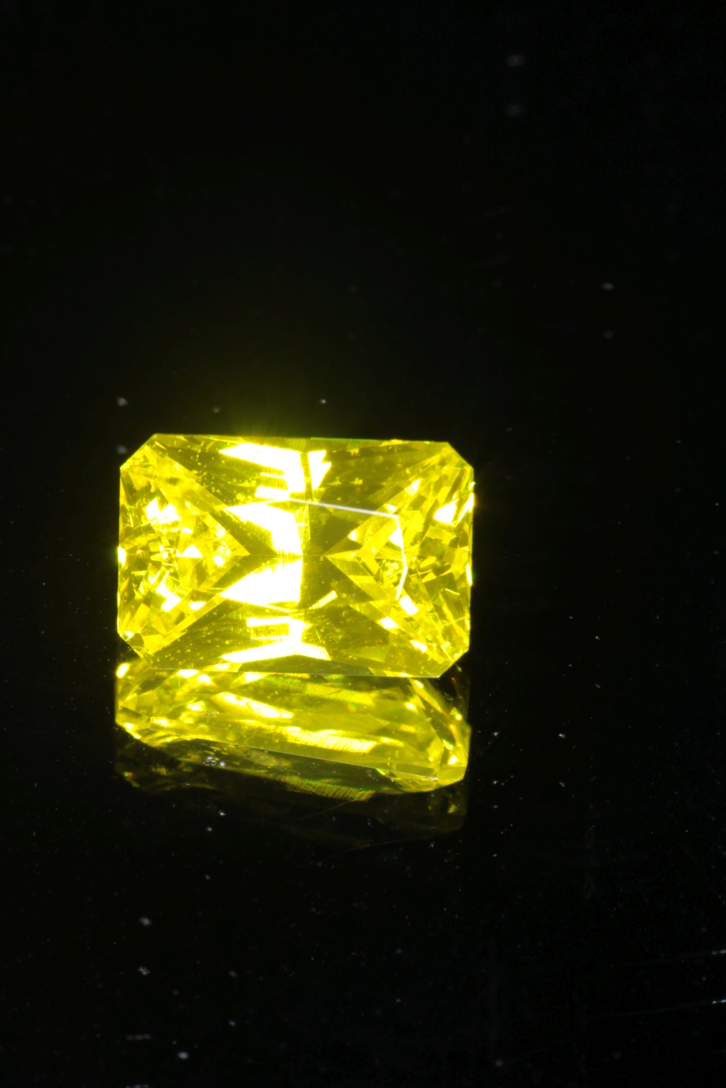 Glow in the Dark GAGG Lumogarnet High Glow Loose Faceted Stones