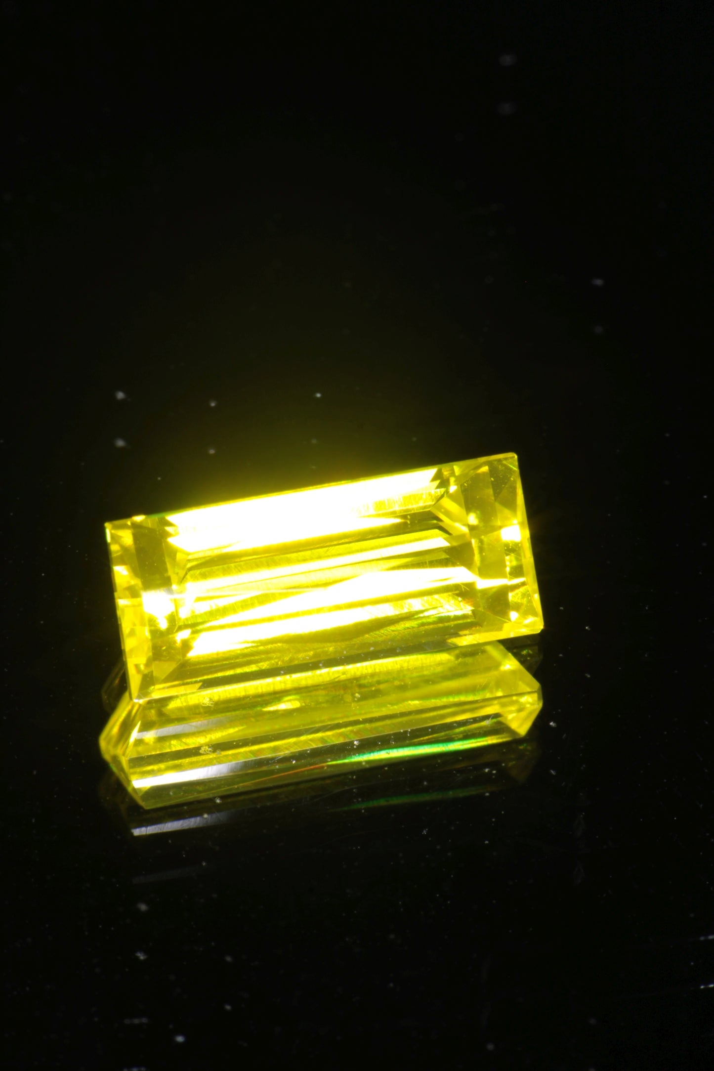 Glow in the Dark GAGG Lumogarnet High Glow Loose Faceted Stones