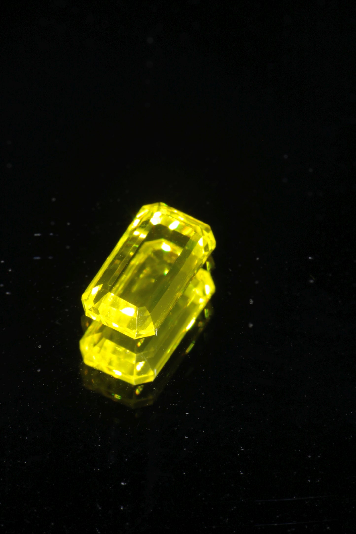 Glow in the Dark GAGG Lumogarnet High Glow Loose Faceted Stones