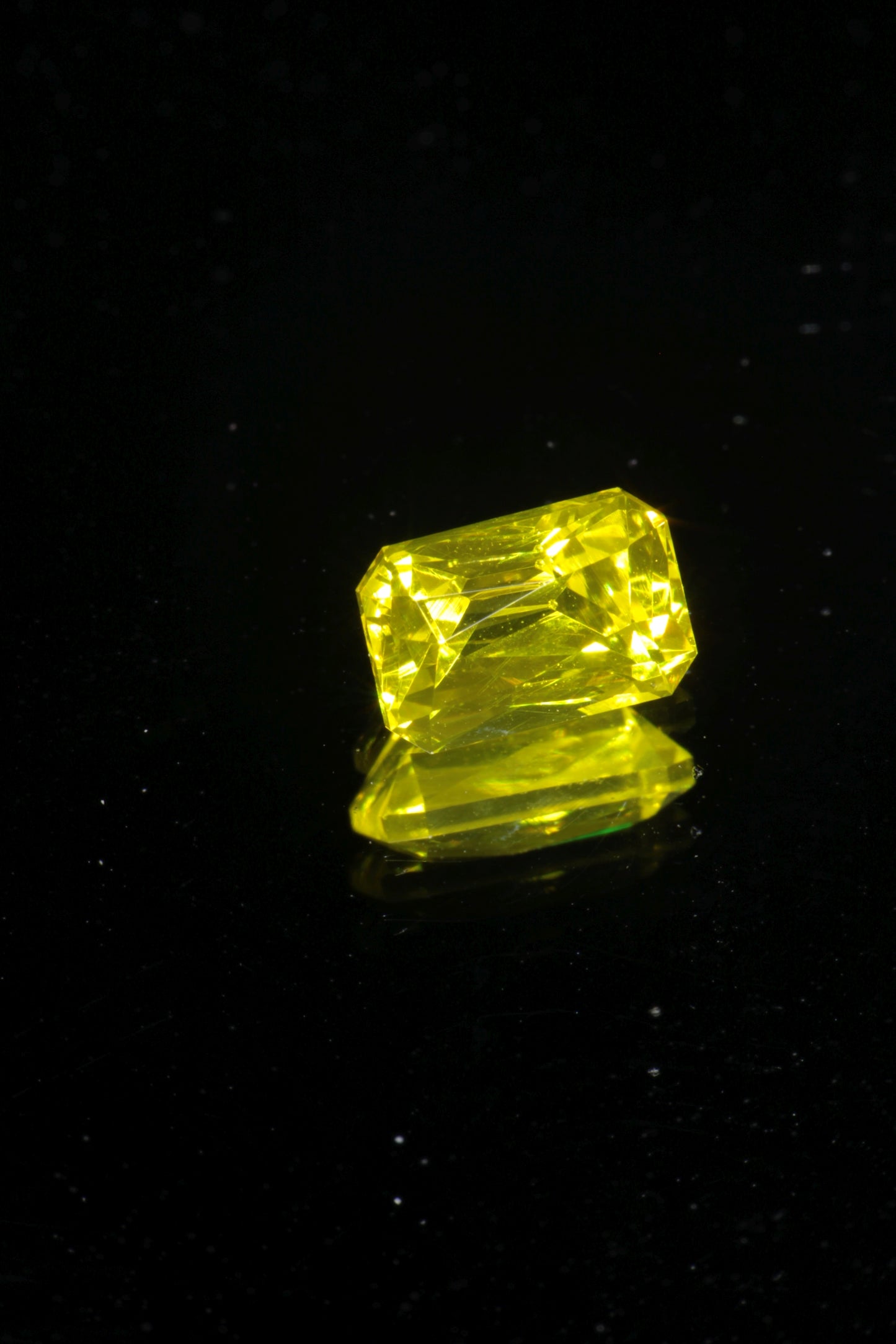 Glow in the Dark GAGG Lumogarnet High Glow Loose Faceted Stones