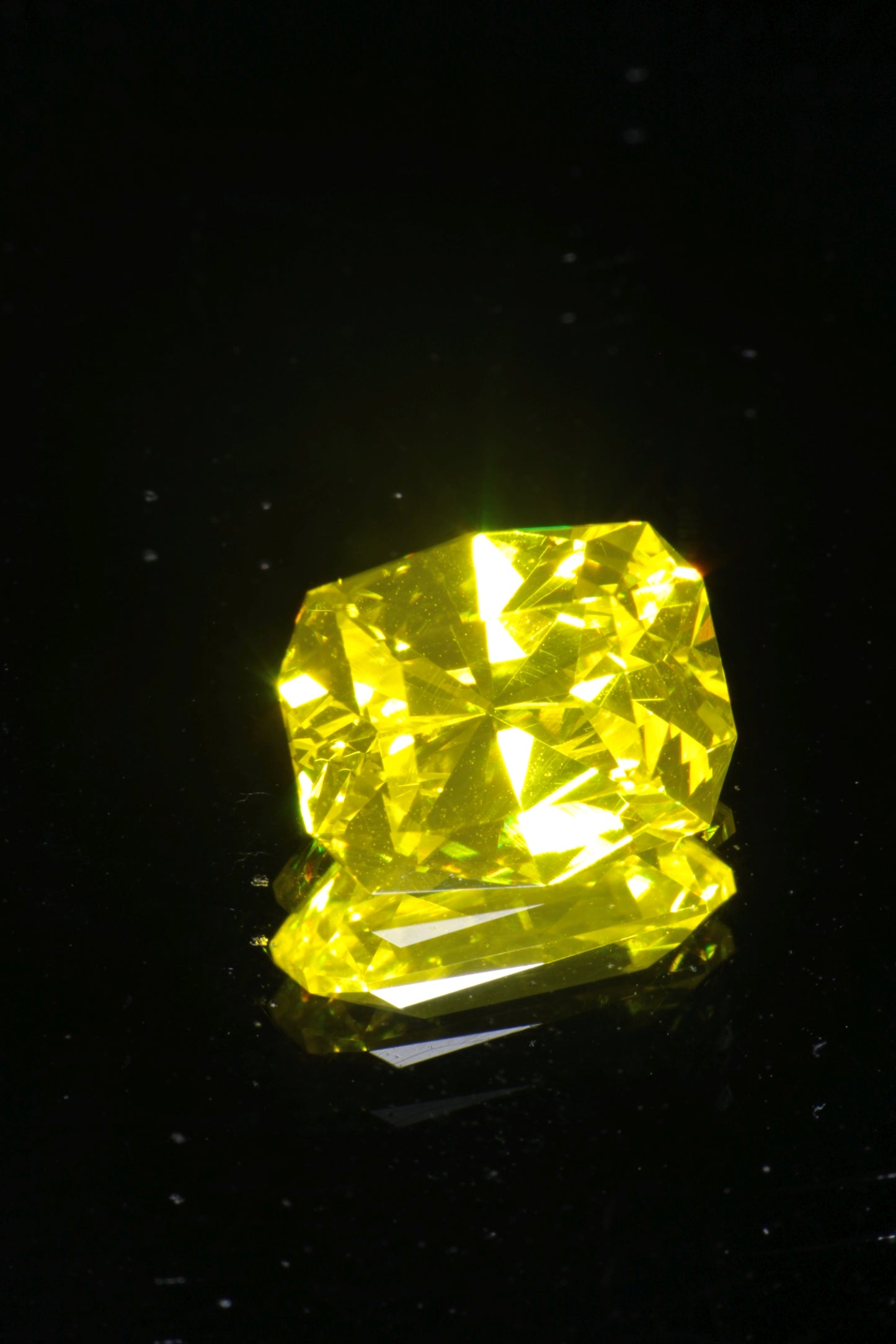 Glow in the Dark GAGG Lumogarnet High Glow Loose Faceted Stones