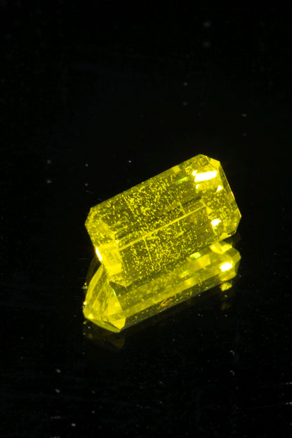 Glow in the Dark GAGG Lumogarnet High Glow Loose Faceted Stones