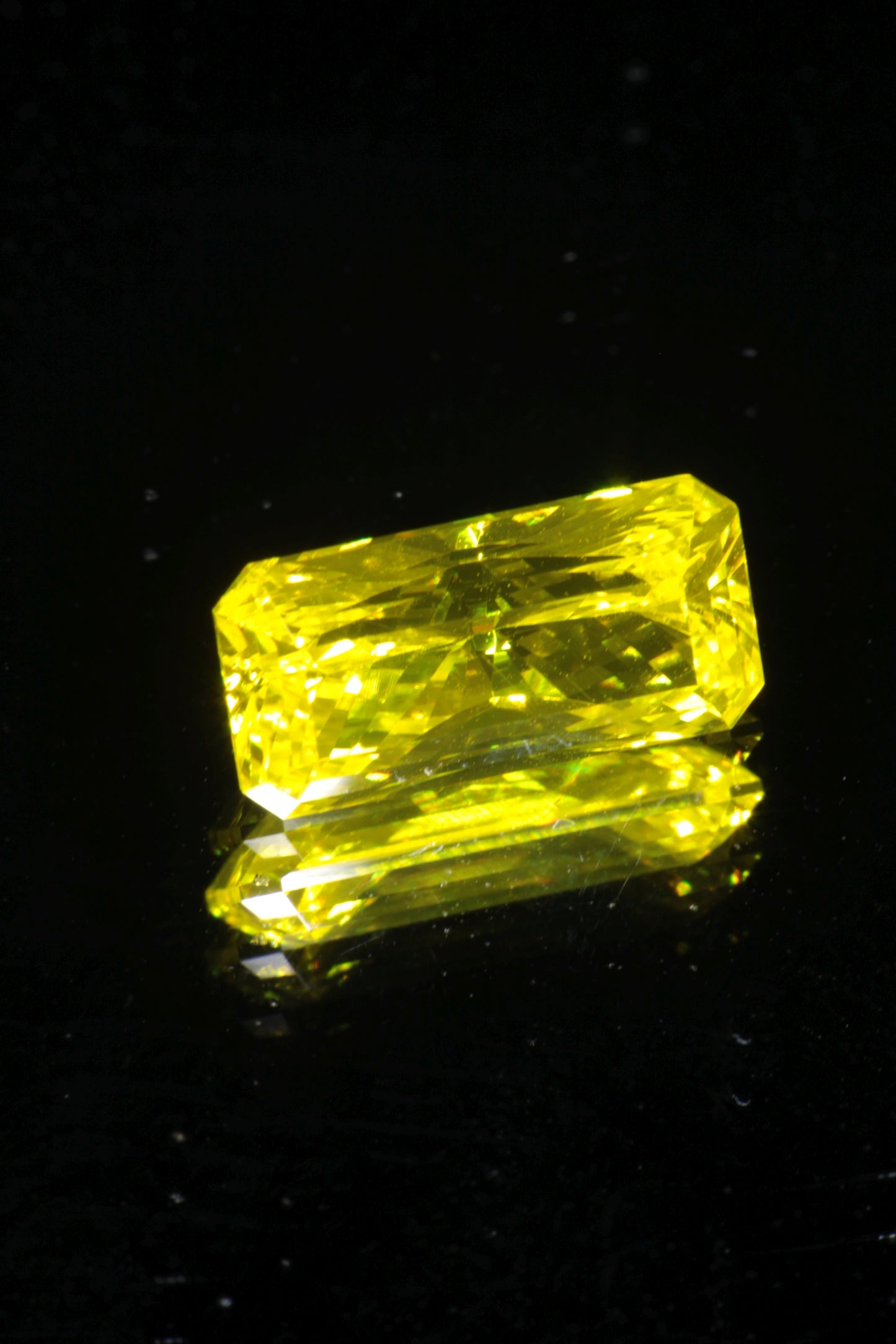 Glow in the Dark GAGG Lumogarnet High Glow Loose Faceted Stones