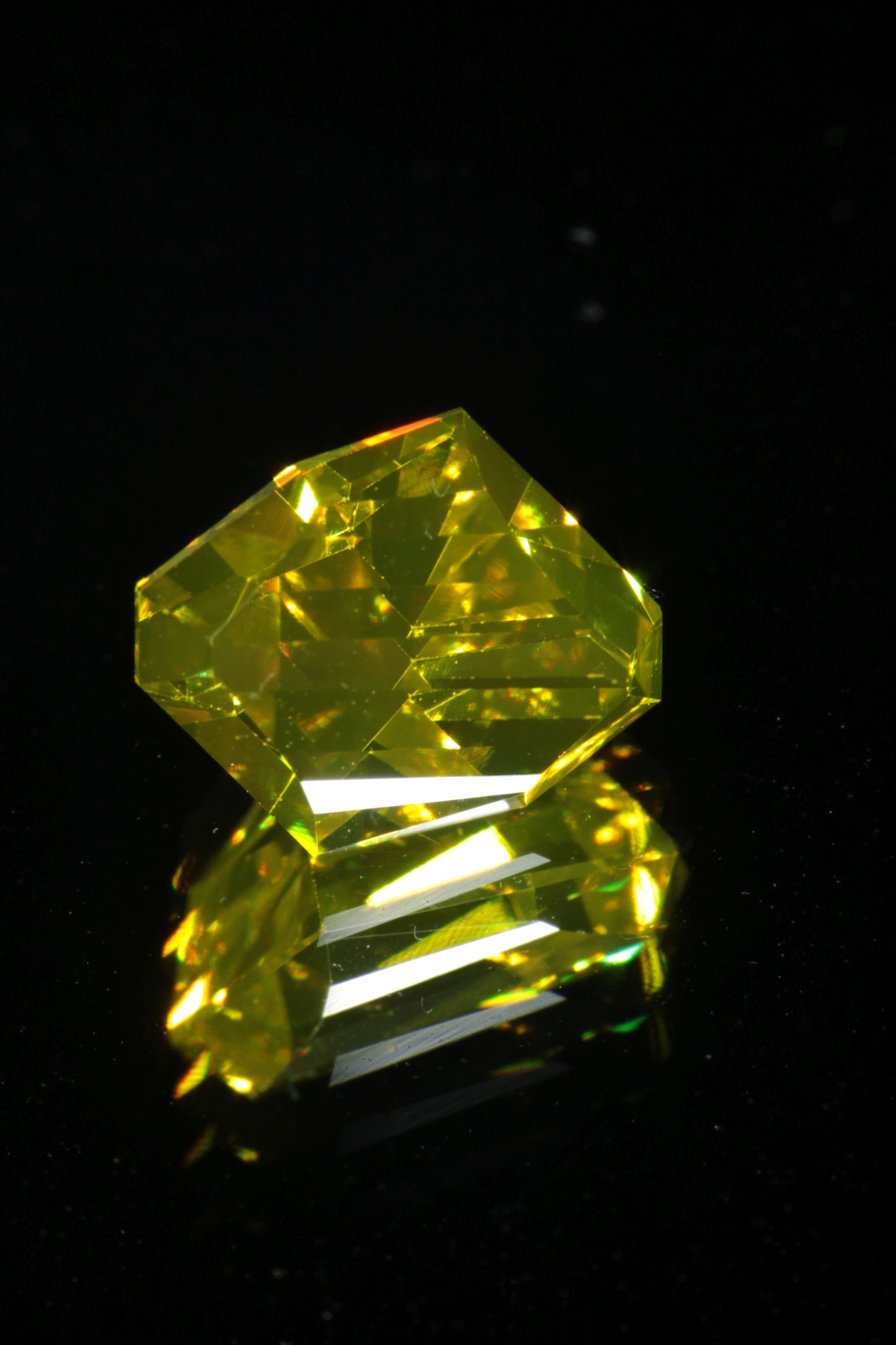 Golden Laser Garnet Faceted Stones, Nd+Ce YAG