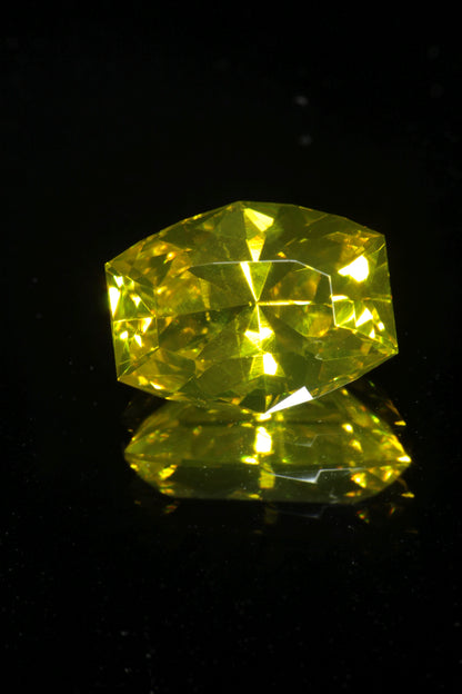 Golden Laser Garnet Faceted Stones, Nd+Ce YAG