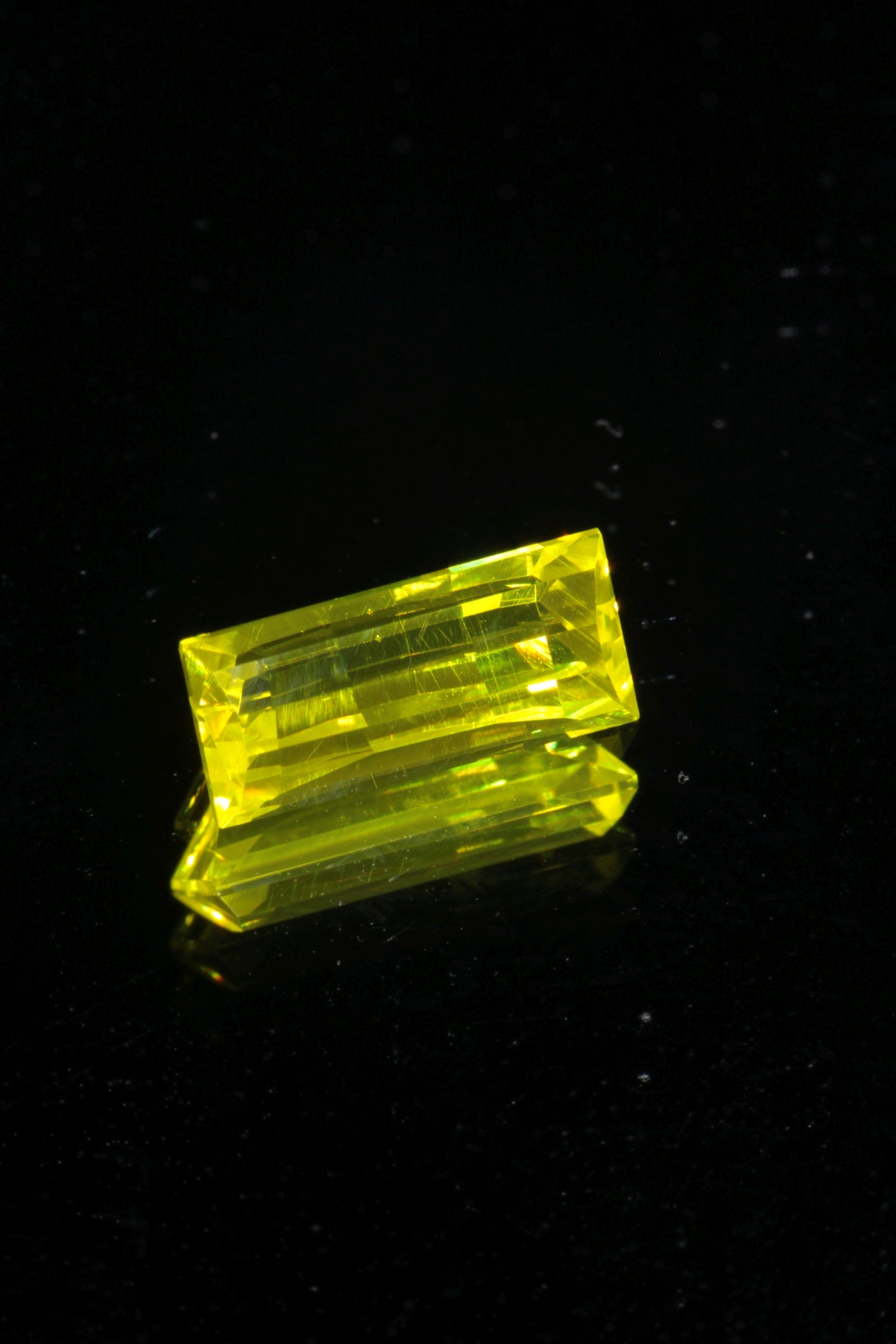 Glow in the Dark GAGG Lumogarnet High Glow Loose Faceted Stones