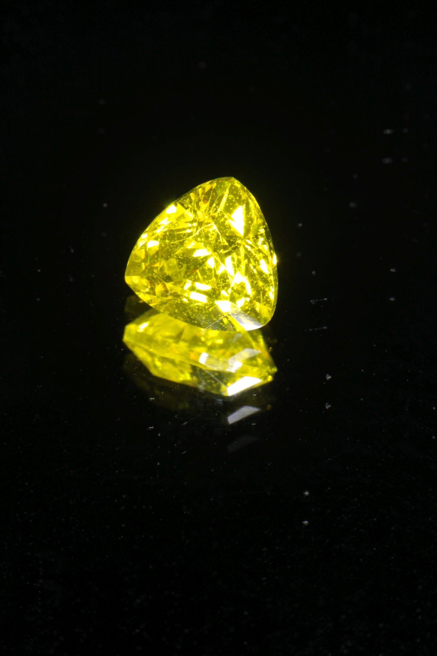 Glow in the Dark GAGG Lumogarnet High Glow Loose Faceted Stones