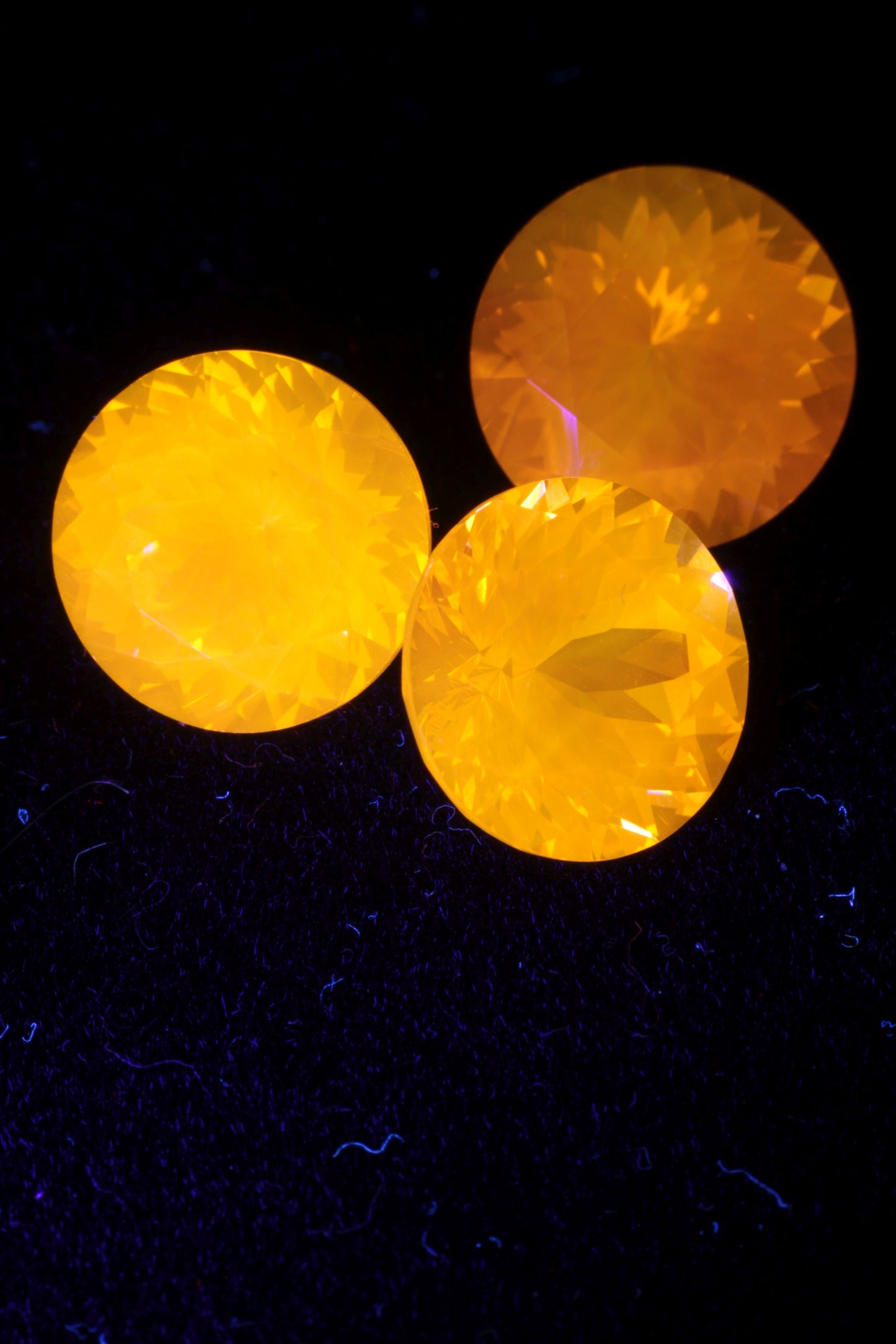 Special Cerium YAG Lumogarnet Loose Faceted Stones, Orange Fluorescence
