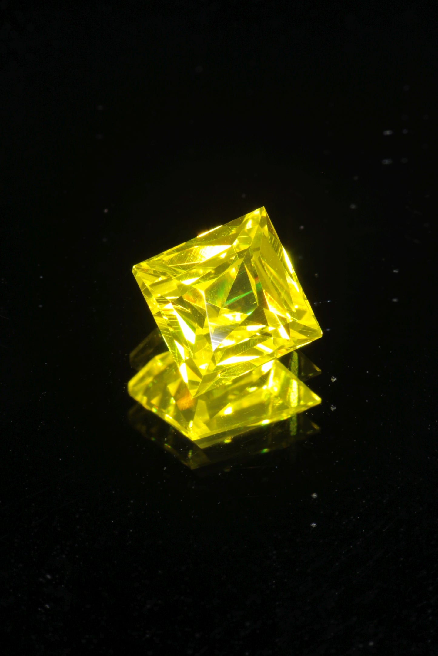Glow in the Dark GAGG Lumogarnet High Glow Loose Faceted Stones