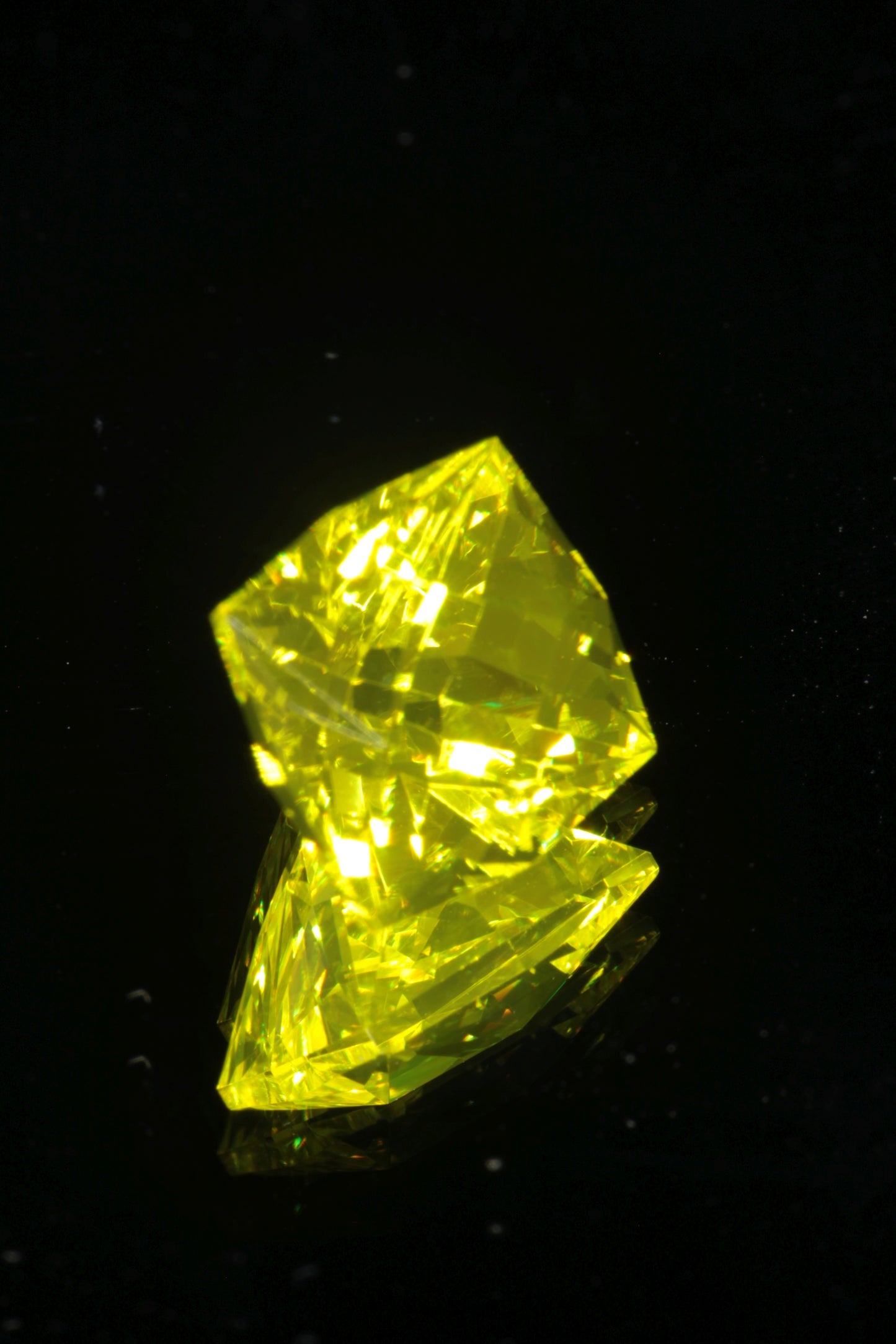 Glow in the Dark GAGG Lumogarnet High Glow Loose Faceted Stones