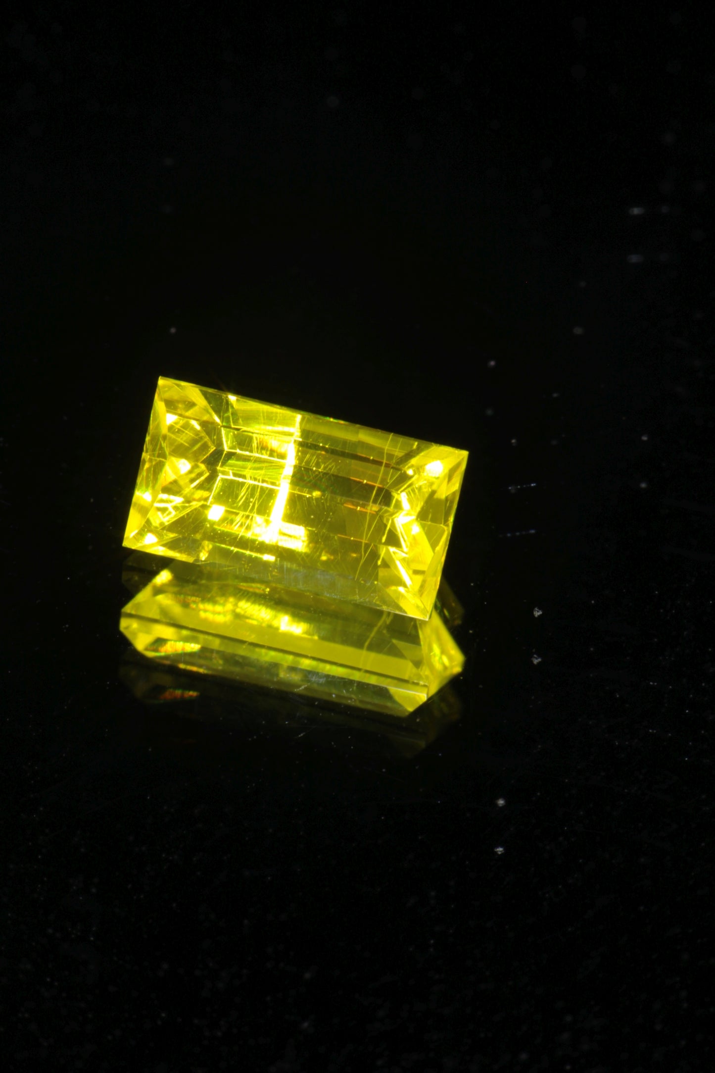 Glow in the Dark GAGG Lumogarnet High Glow Loose Faceted Stones