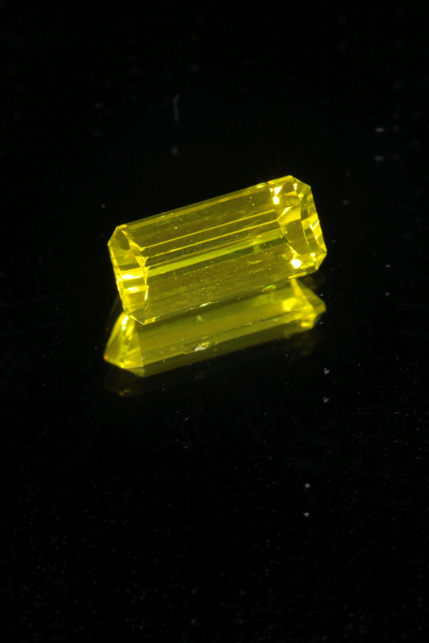 Glow in the Dark GAGG Lumogarnet High Glow Loose Faceted Stones