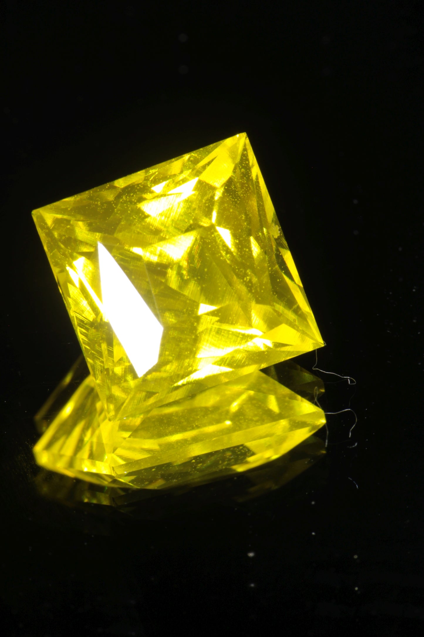 Glow in the Dark GAGG Lumogarnet High Glow Loose Faceted Stones