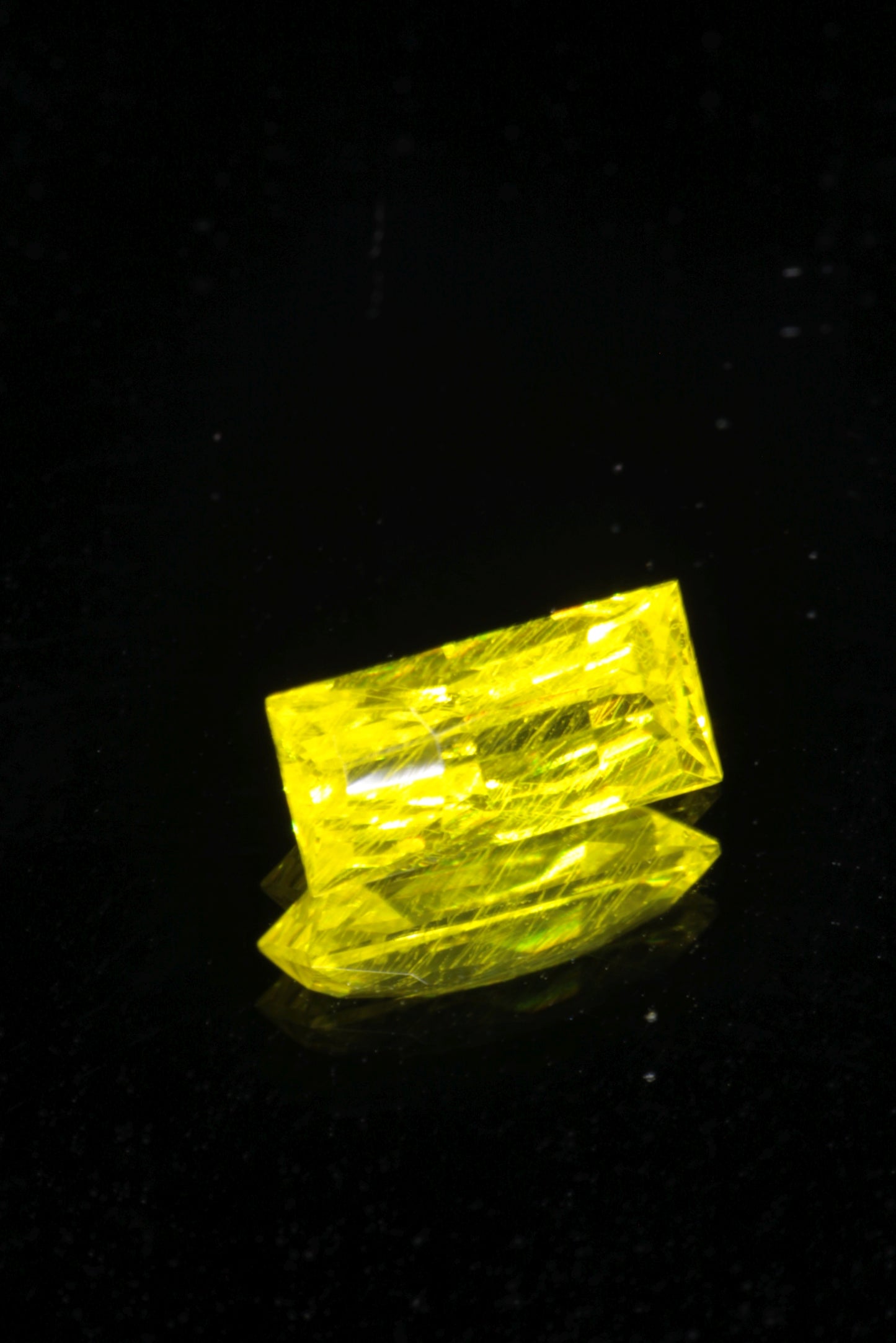 Glow in the Dark GAGG Lumogarnet High Glow Loose Faceted Stones
