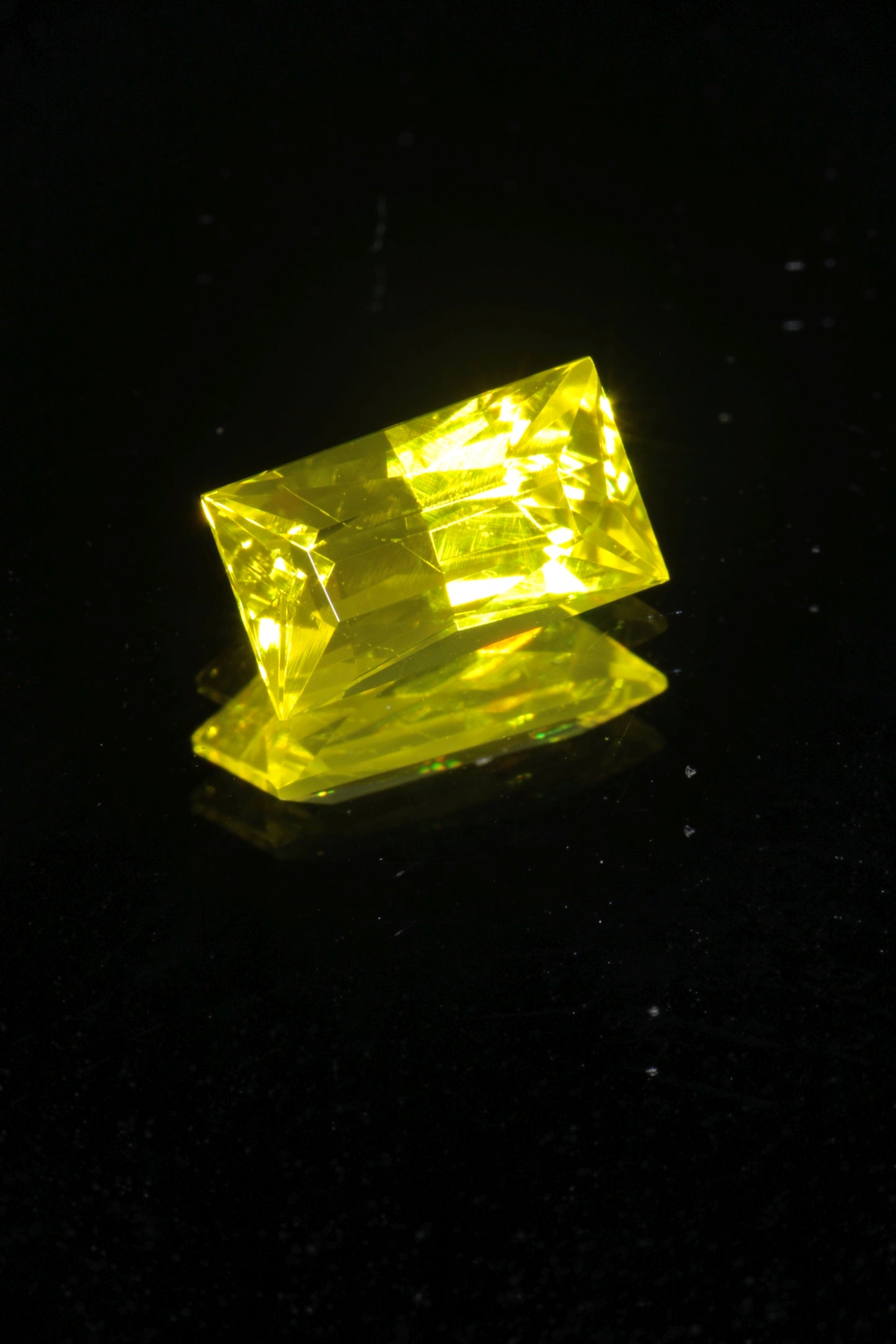 Glow in the Dark GAGG Lumogarnet High Glow Loose Faceted Stones