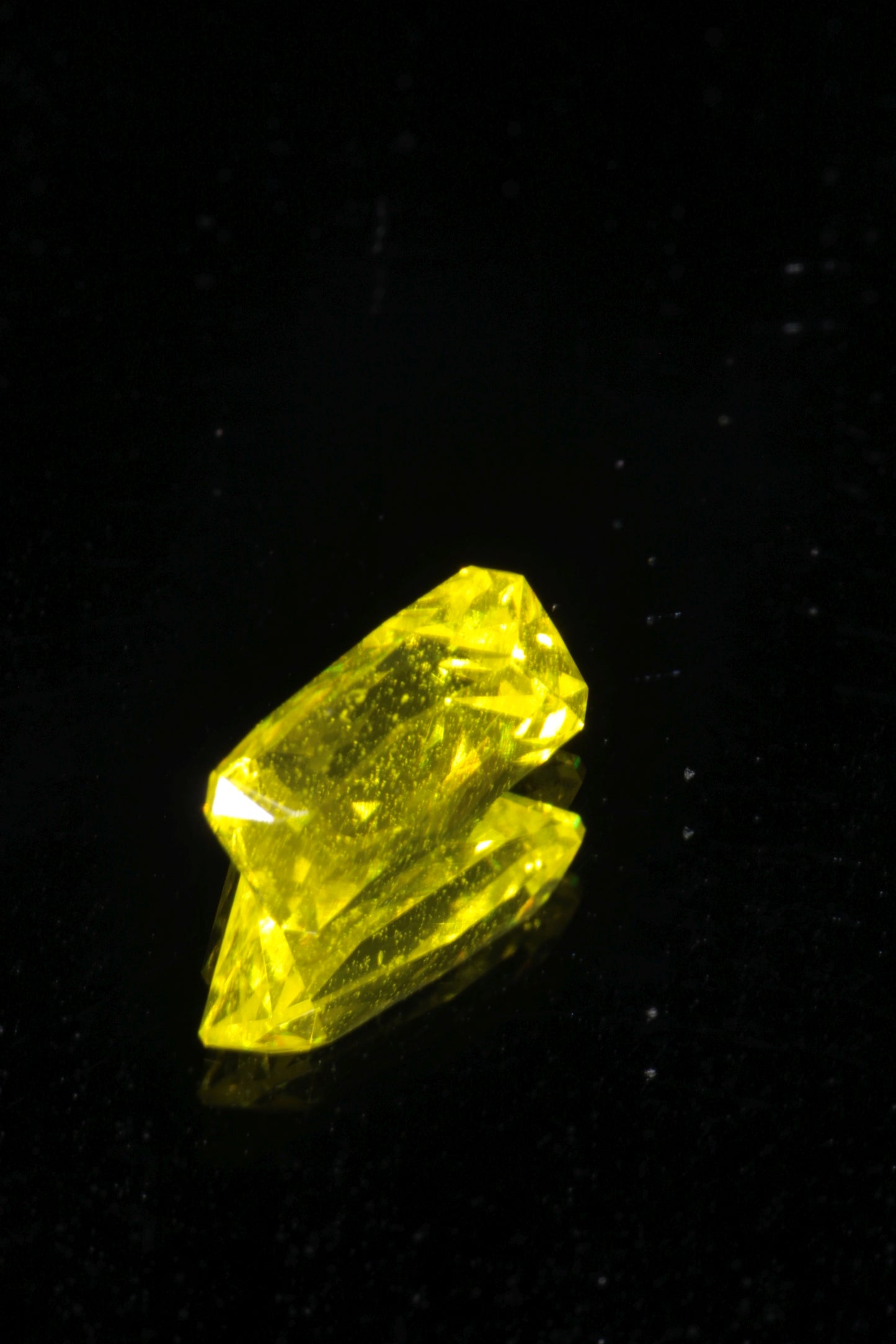 Glow in the Dark GAGG Lumogarnet High Glow Loose Faceted Stones