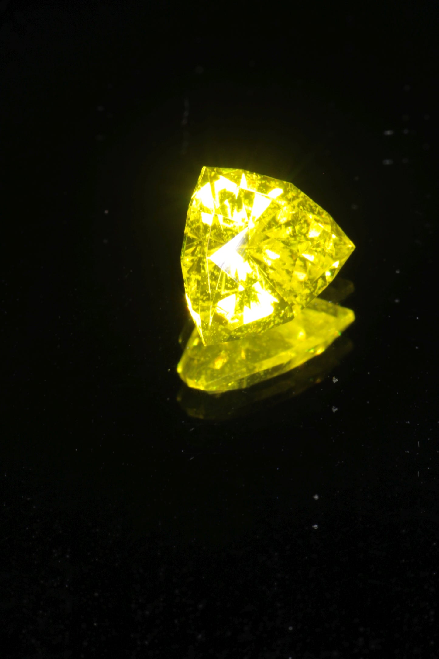 Glow in the Dark GAGG Lumogarnet High Glow Loose Faceted Stones