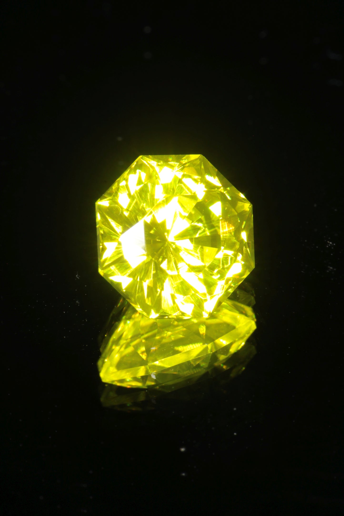 Glow in the Dark GAGG Lumogarnet High Glow Loose Faceted Stones